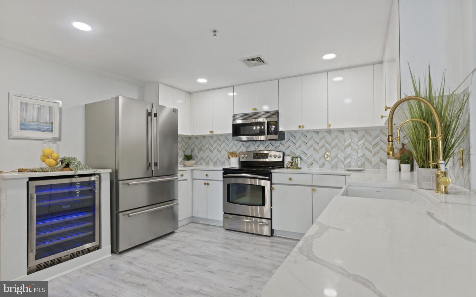 HARBOR EAST - Residential