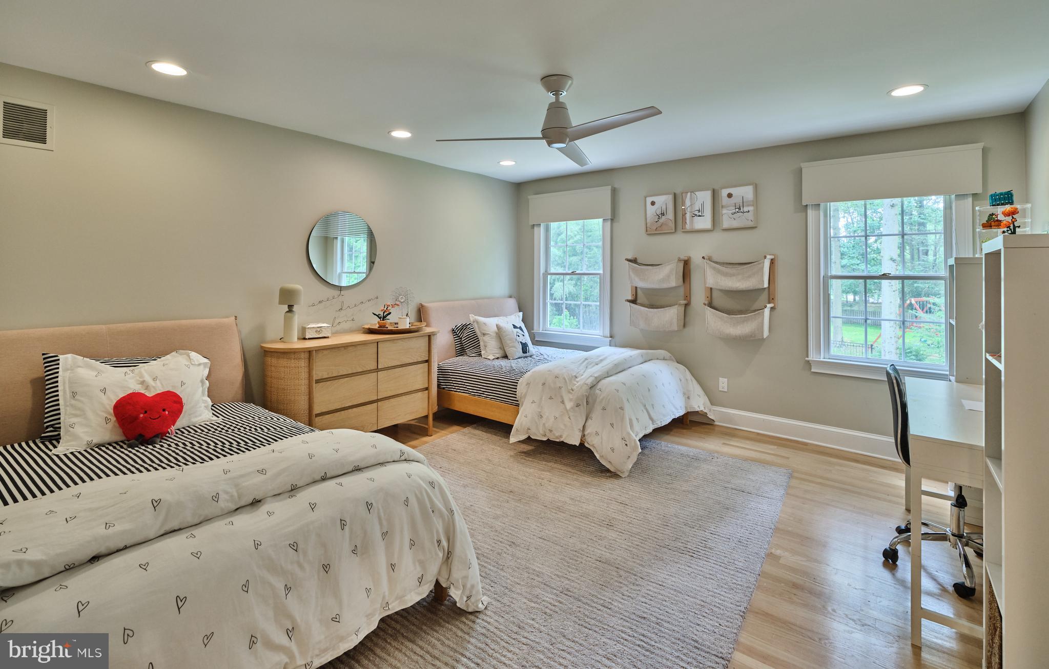 TIMBER KNOLL - Residential