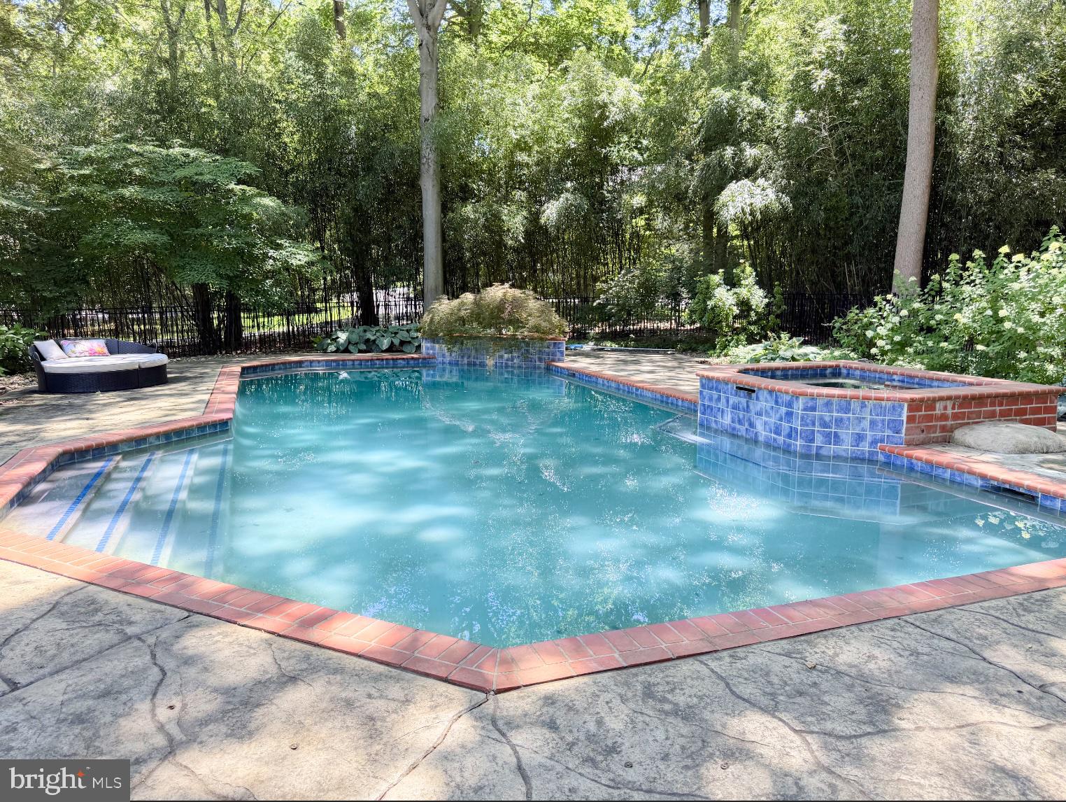 TIMBER KNOLL - Residential