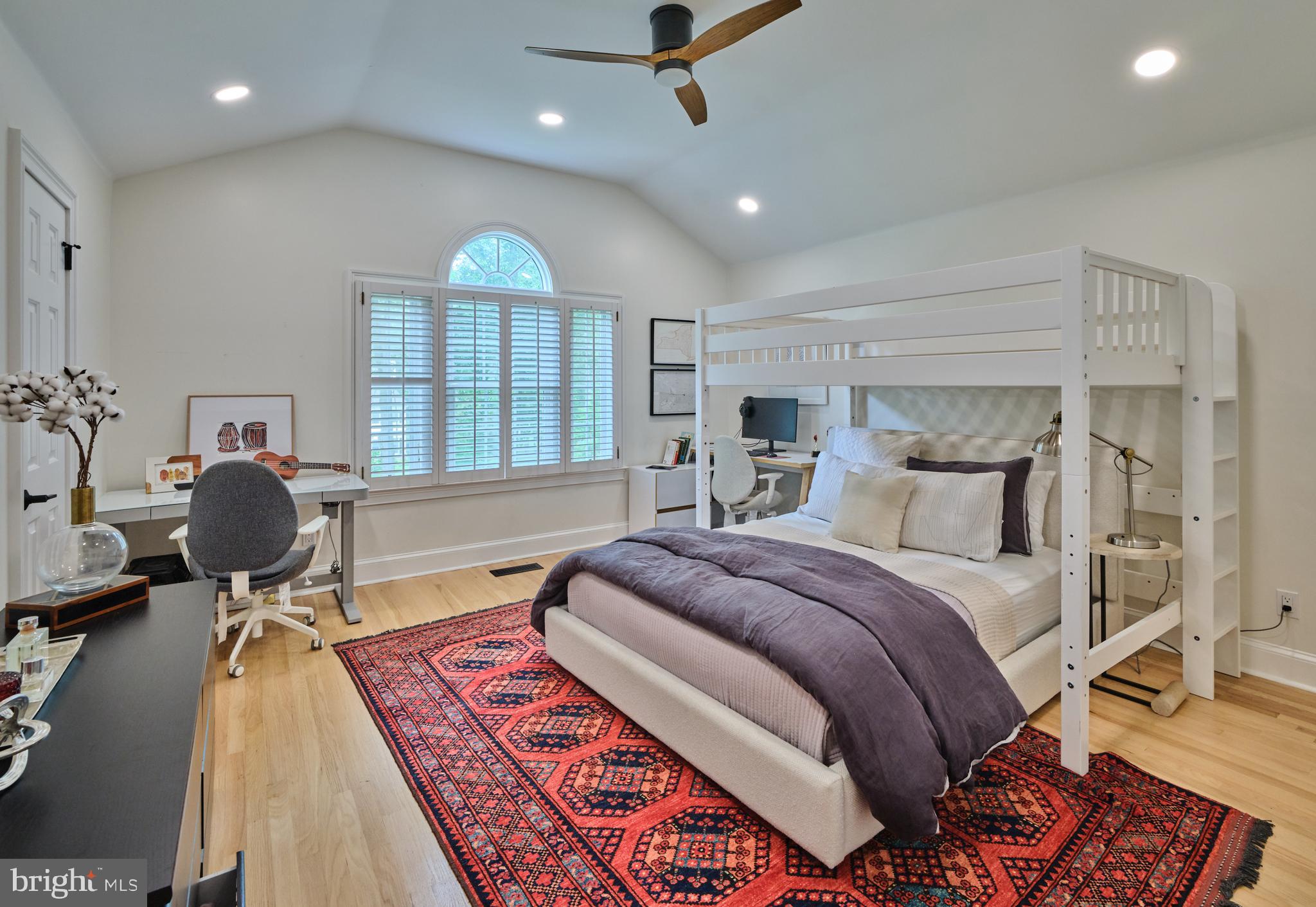 TIMBER KNOLL - Residential