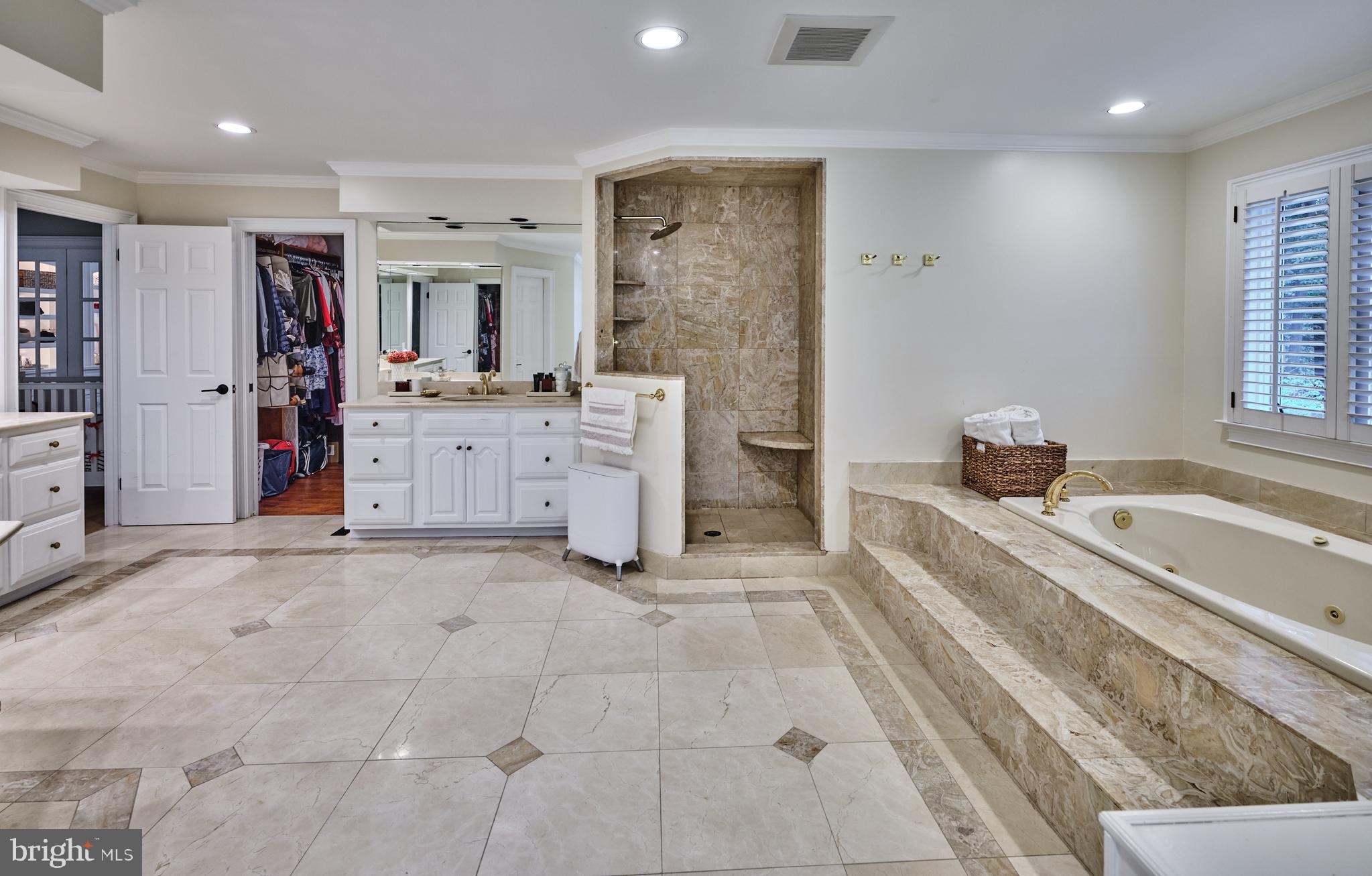 TIMBER KNOLL - Residential