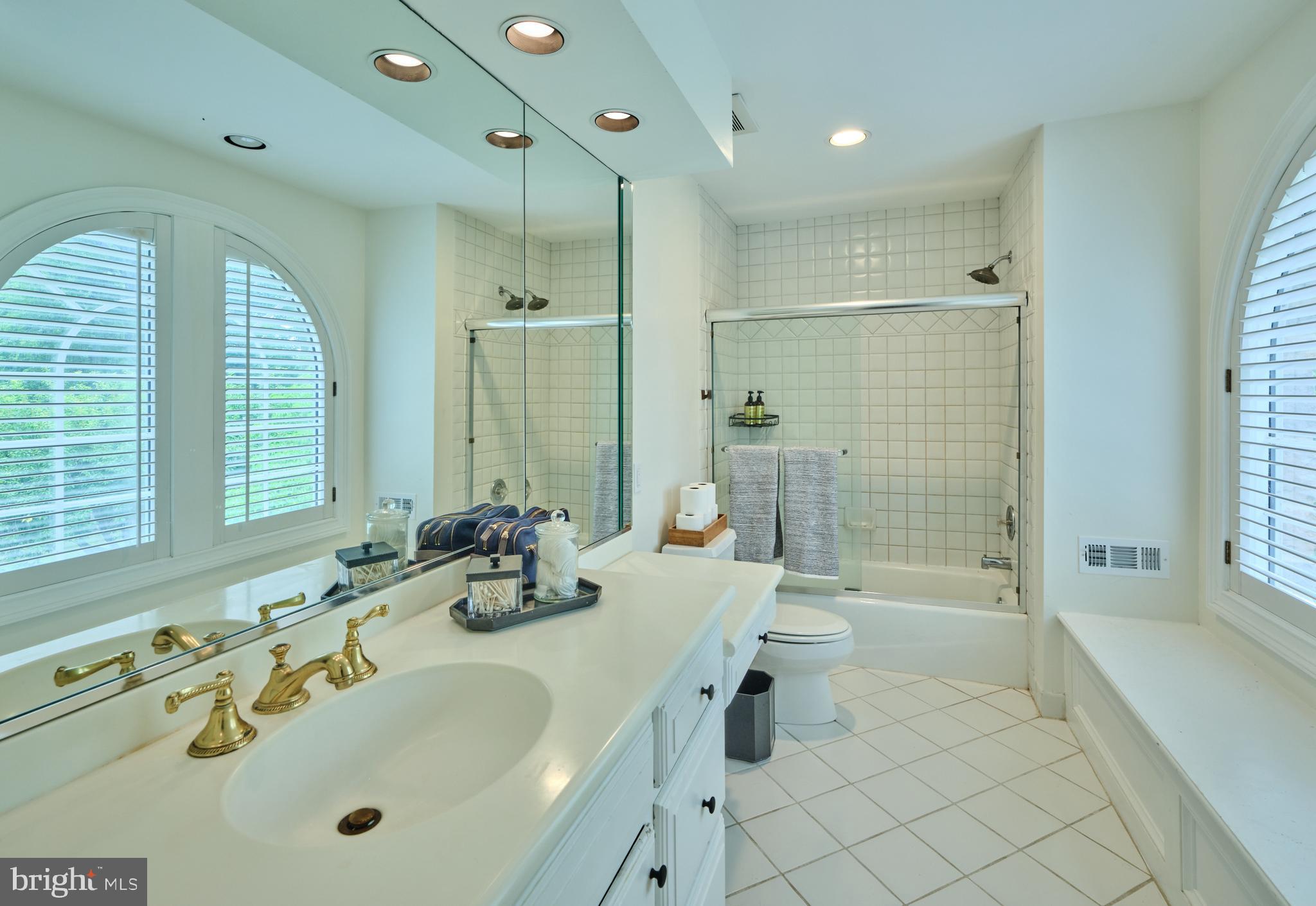 TIMBER KNOLL - Residential