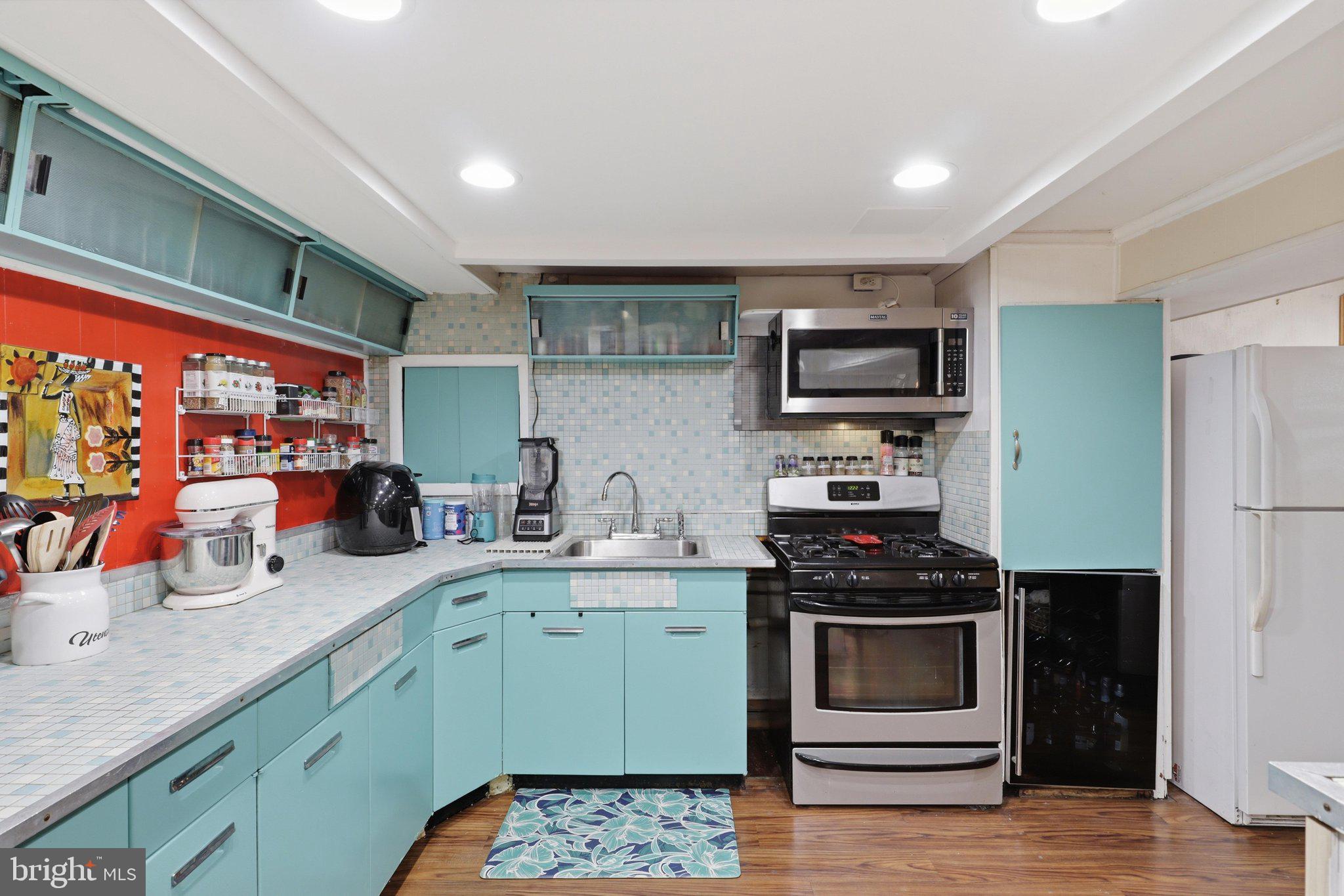 JOHNSONS HILL - Residential