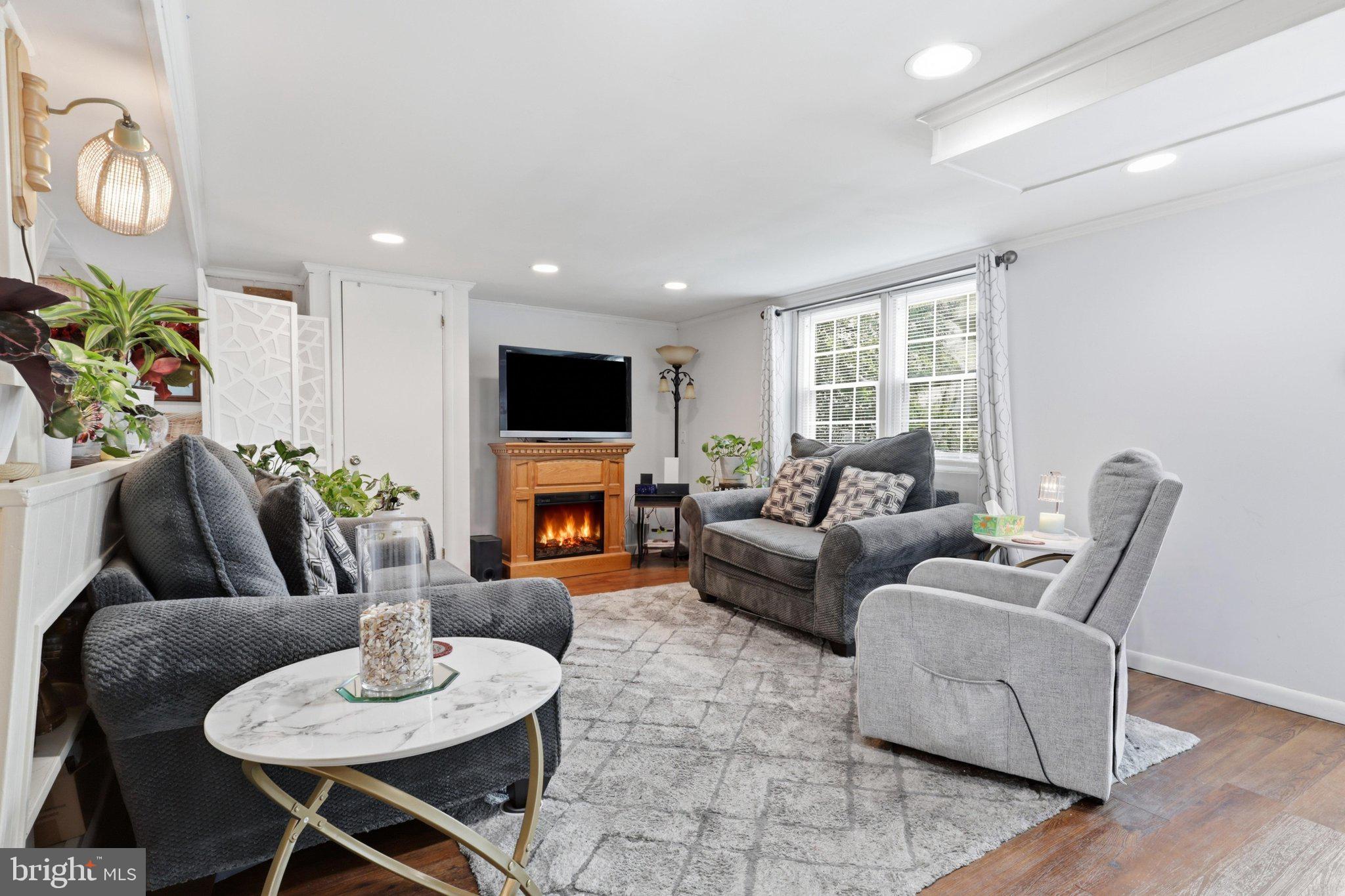 JOHNSONS HILL - Residential