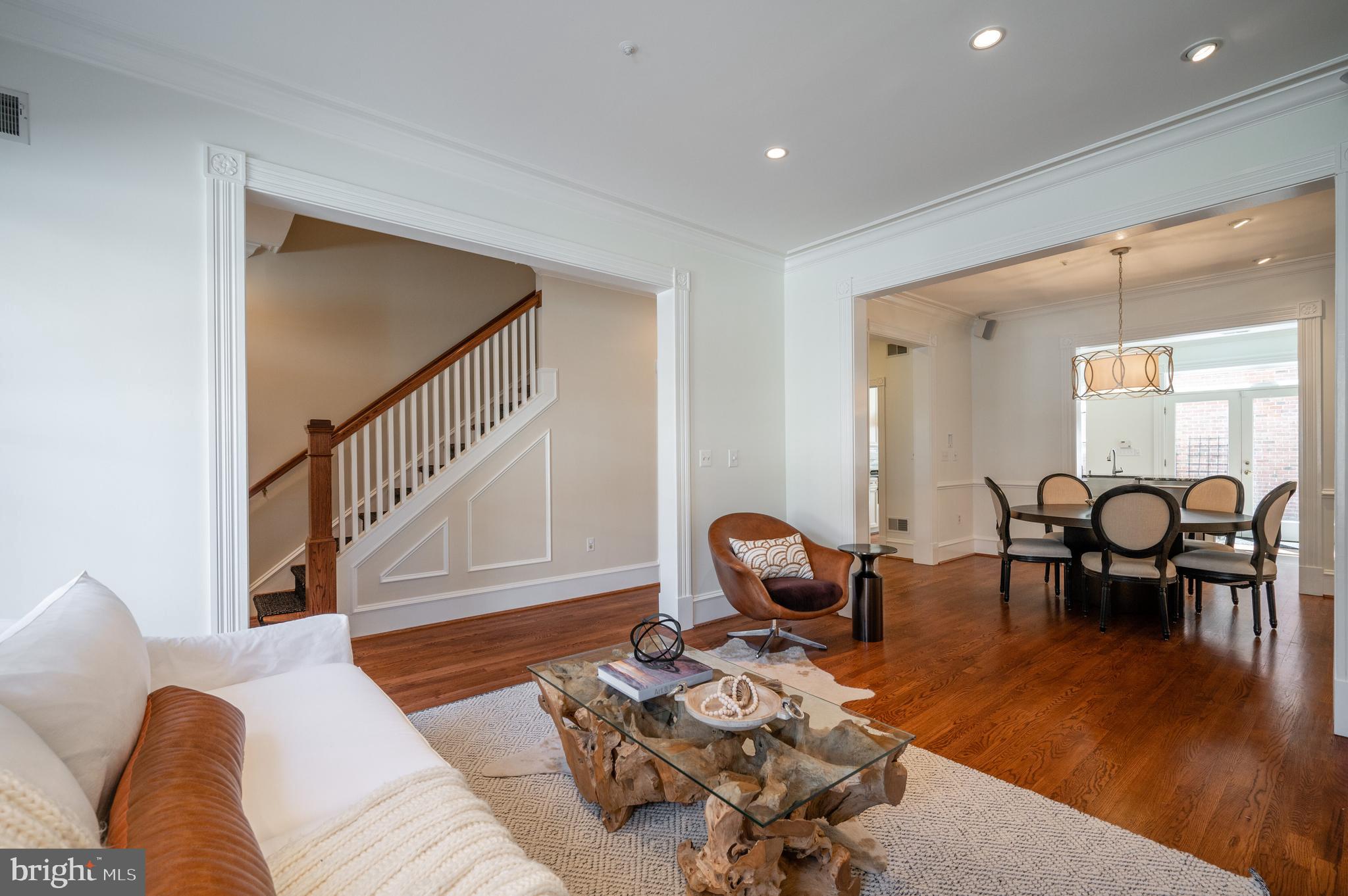 QUEENS ROW - Residential