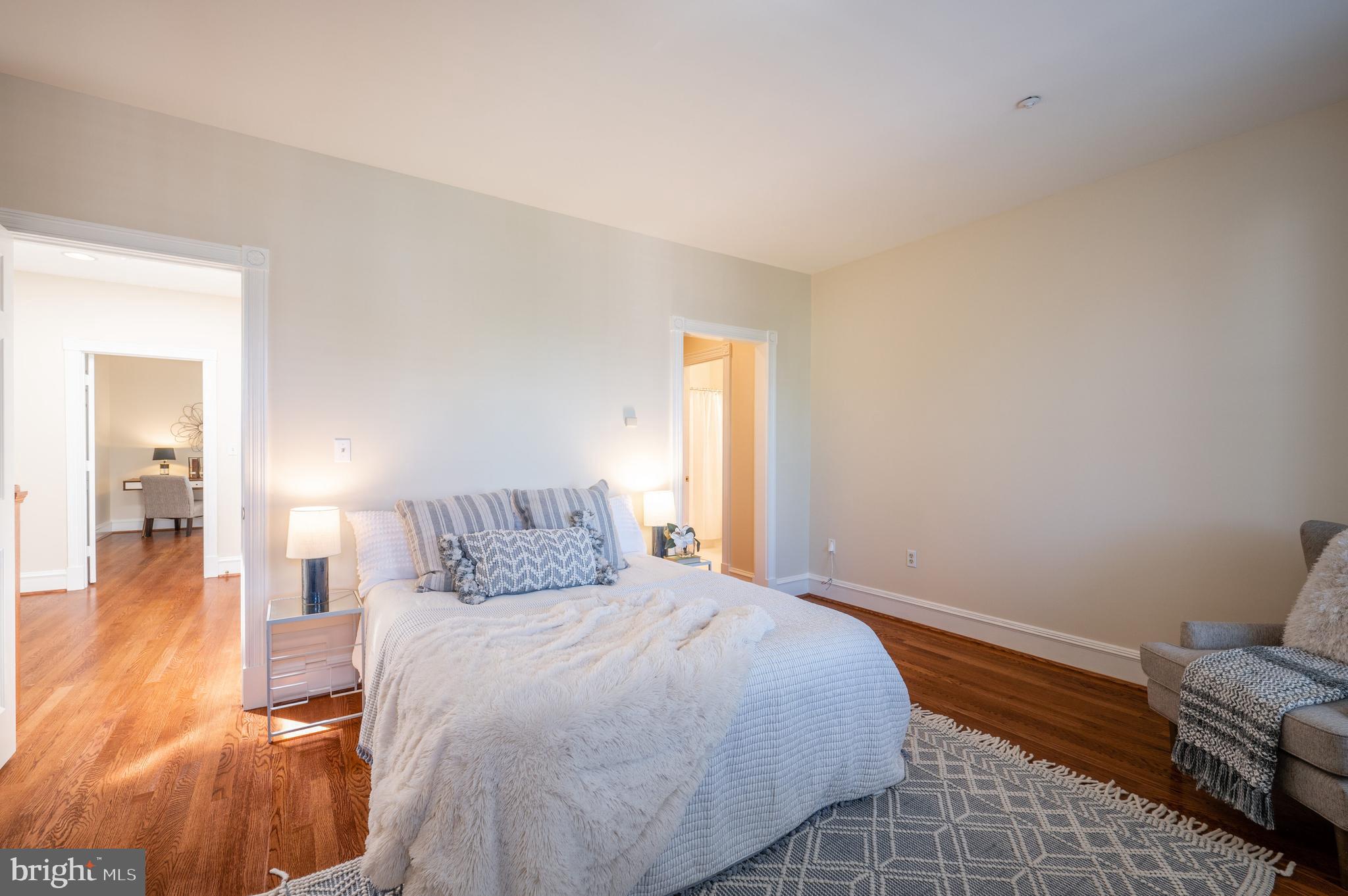 QUEENS ROW - Residential
