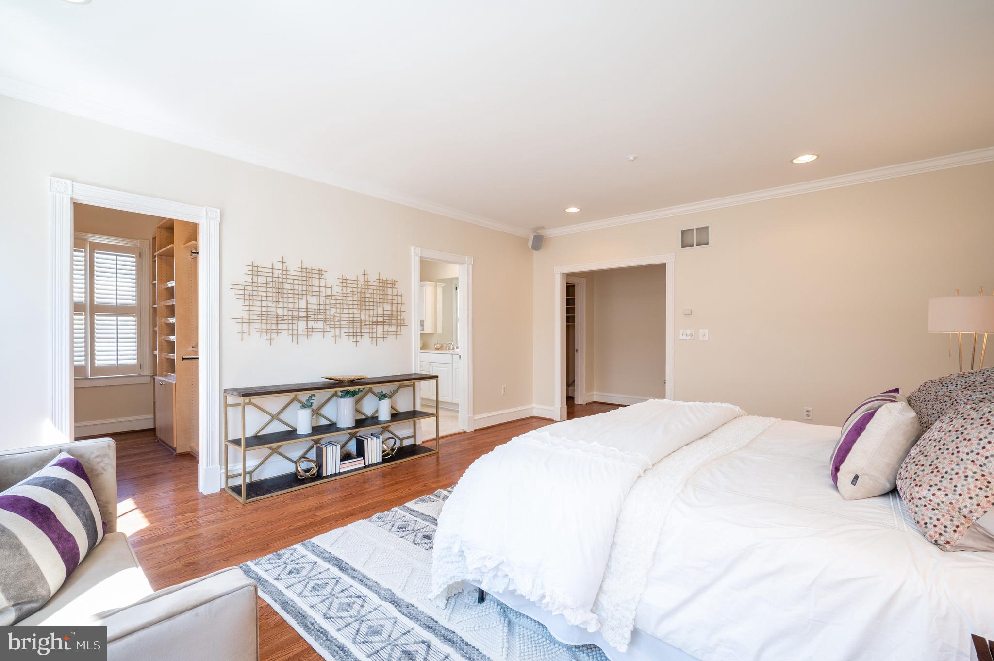 QUEENS ROW - Residential
