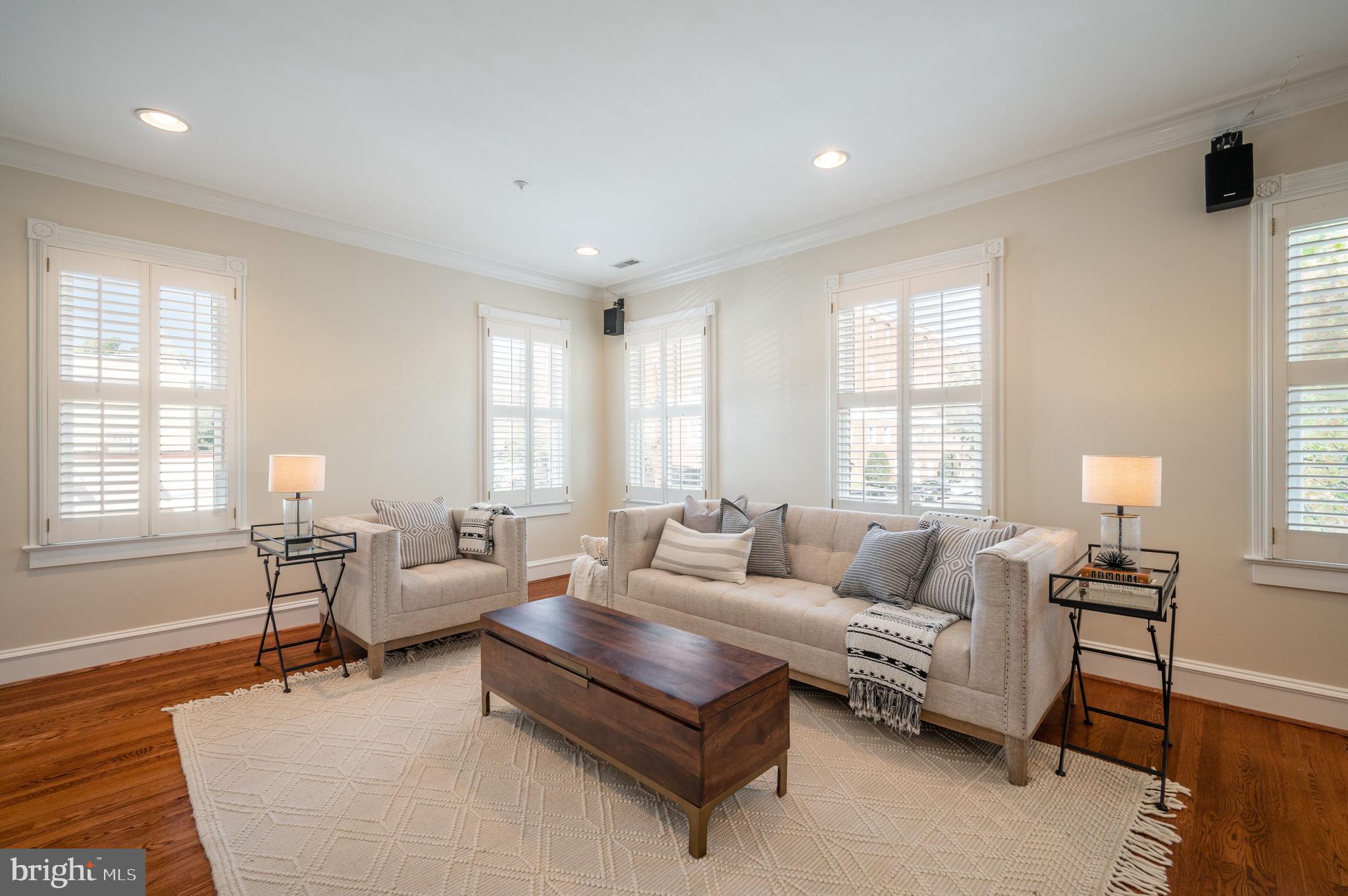 QUEENS ROW - Residential