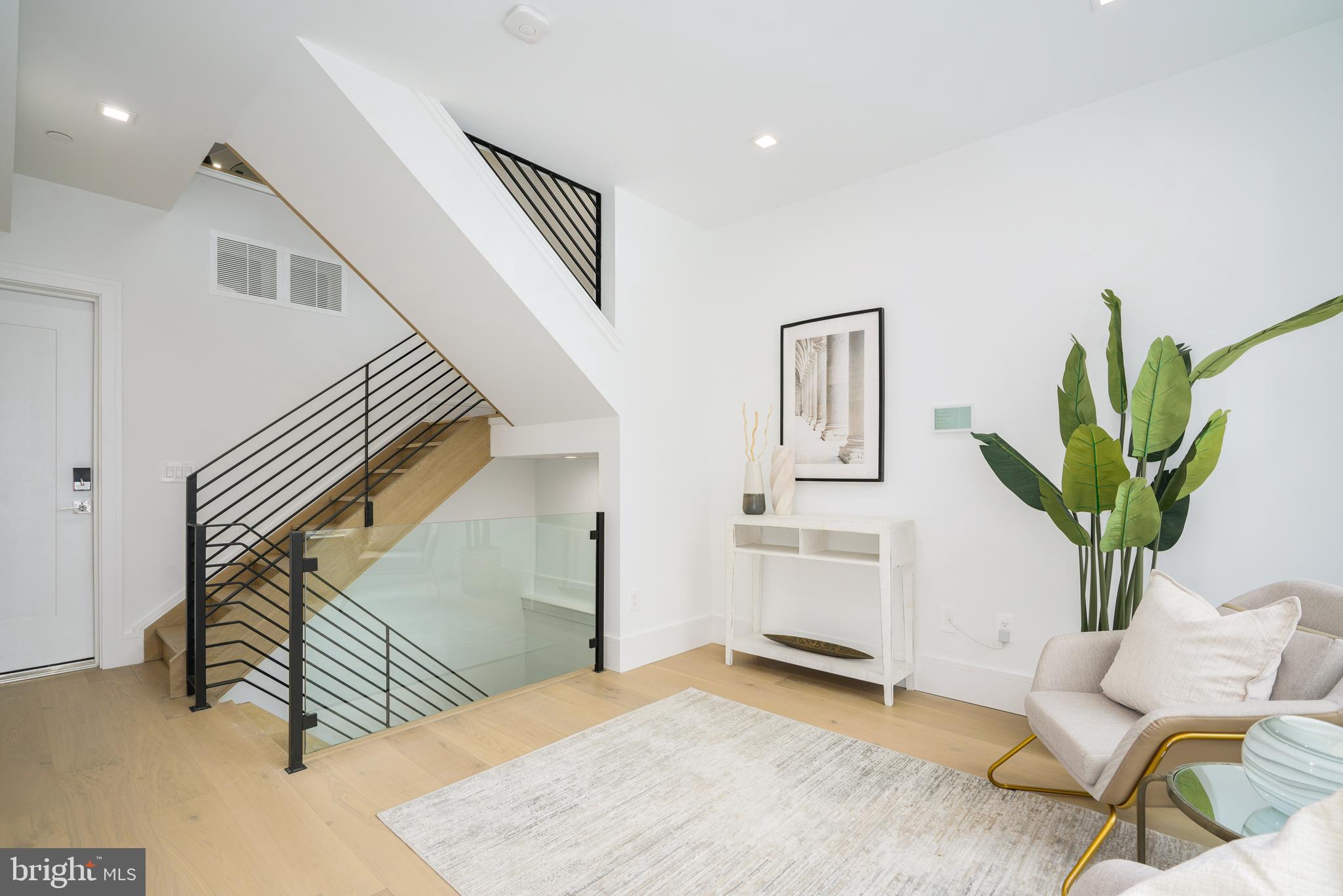 WASHINGTON SQ WEST - Residential