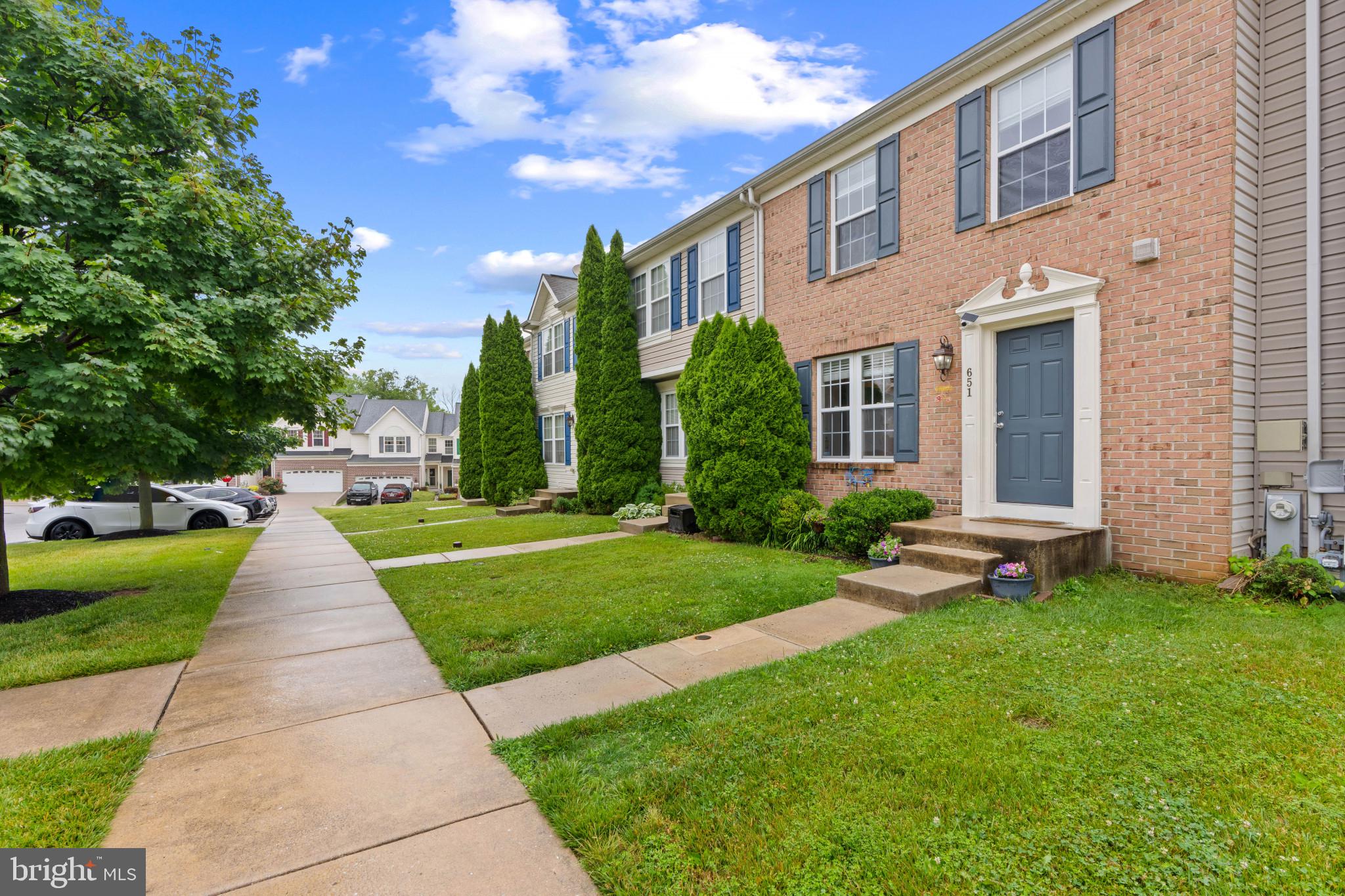 HOLLY WOODS - Residential