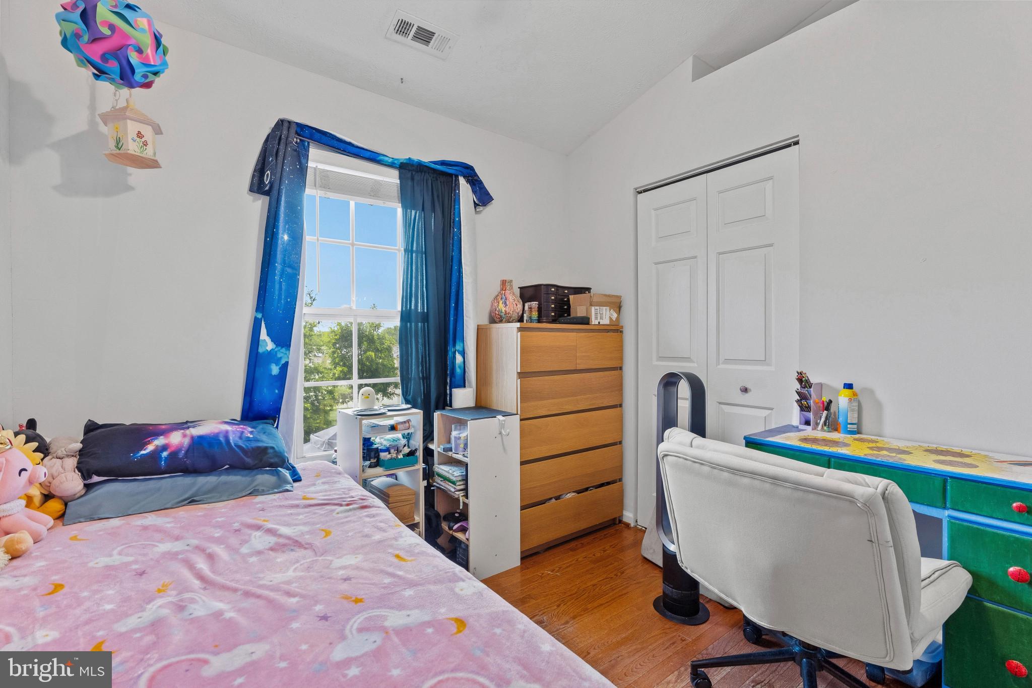 HOLLY WOODS - Residential