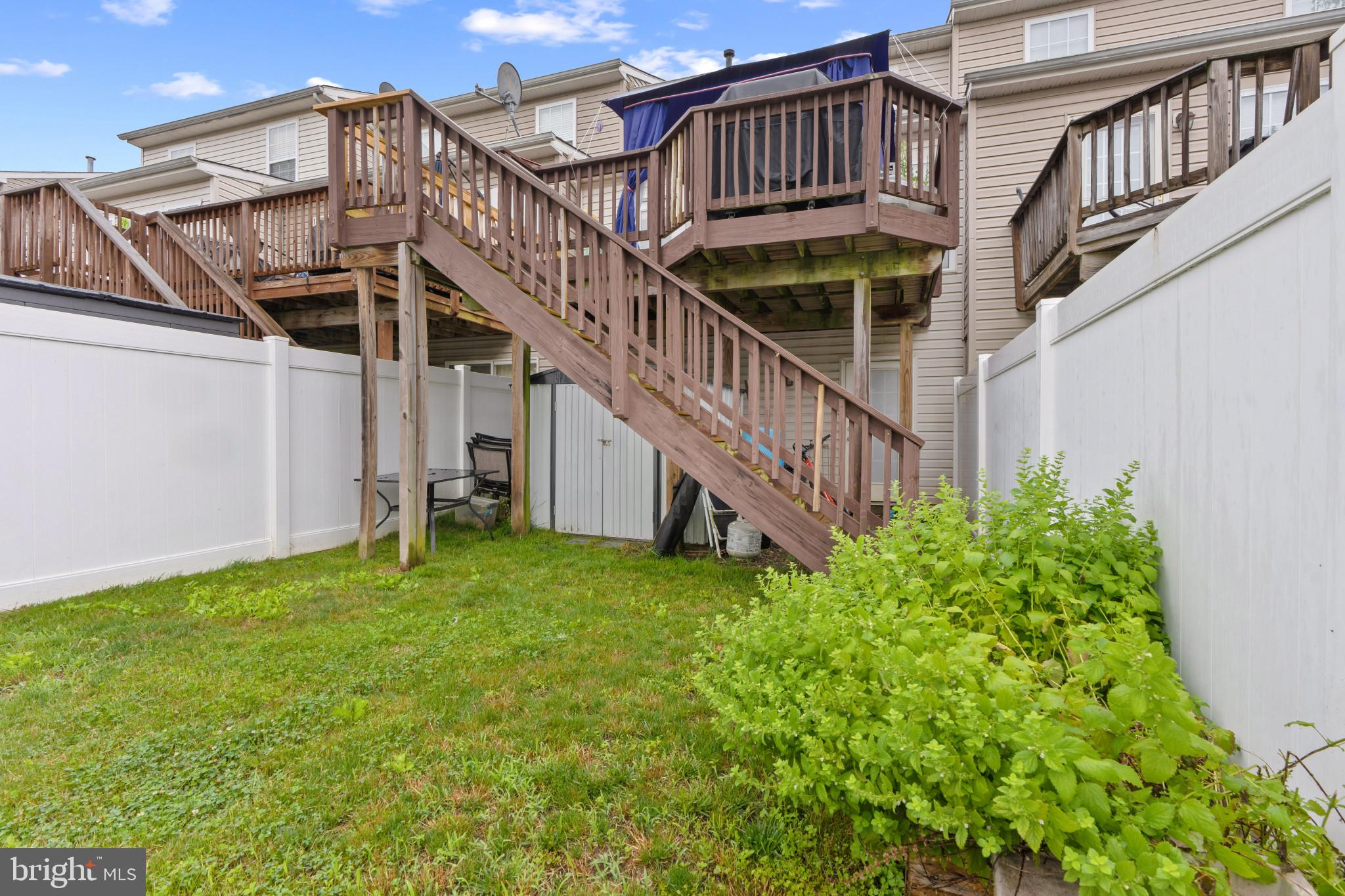 HOLLY WOODS - Residential