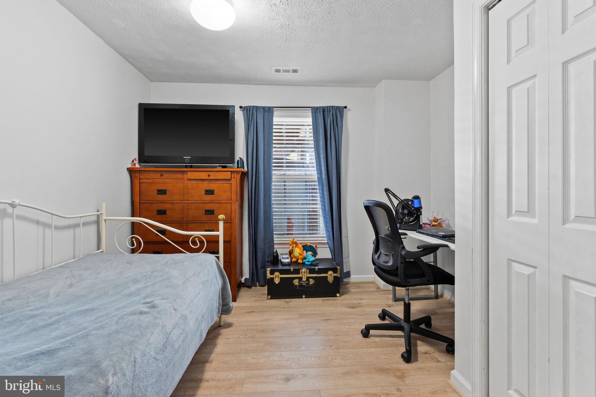 HOLLY WOODS - Residential