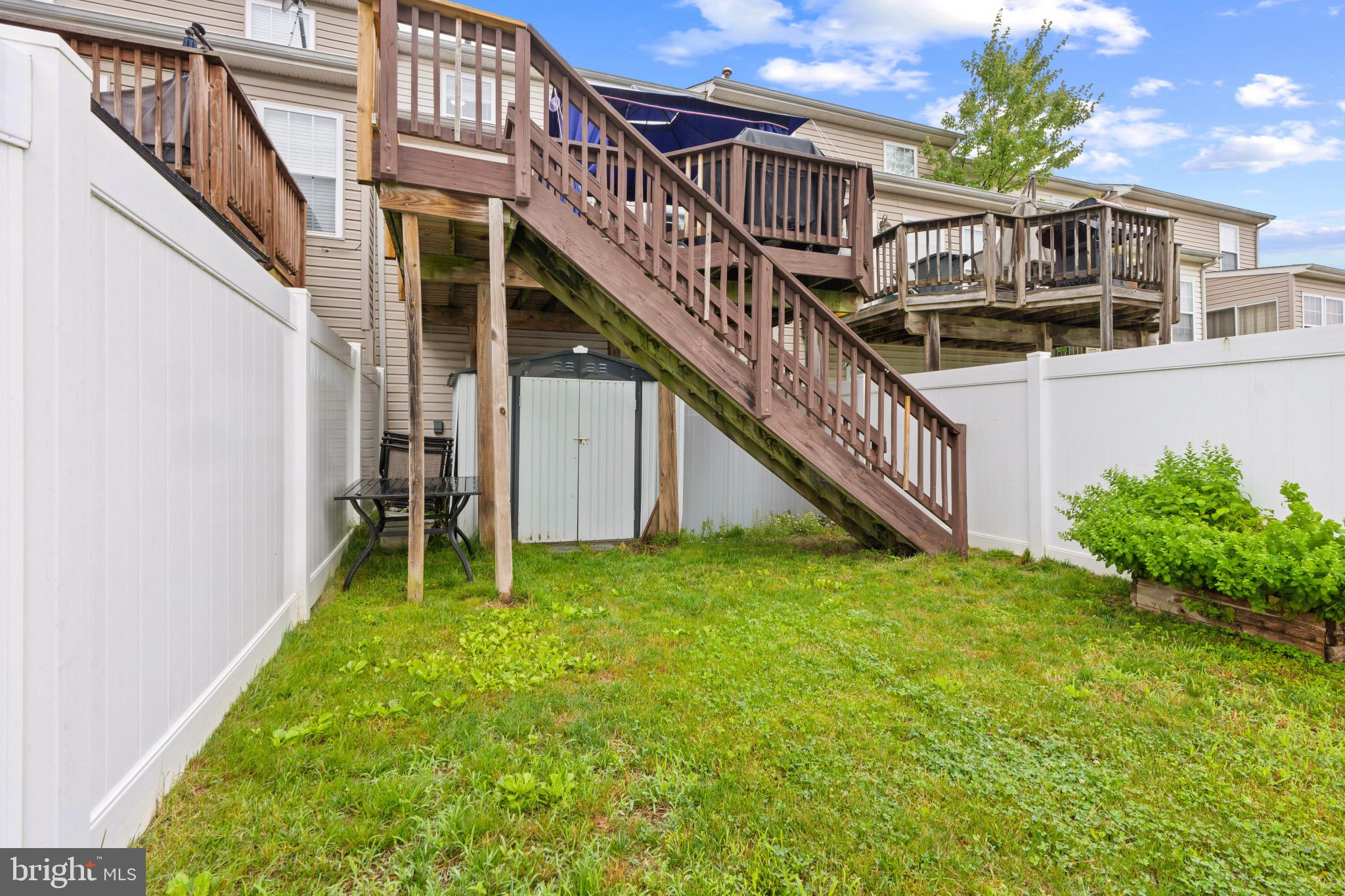 HOLLY WOODS - Residential