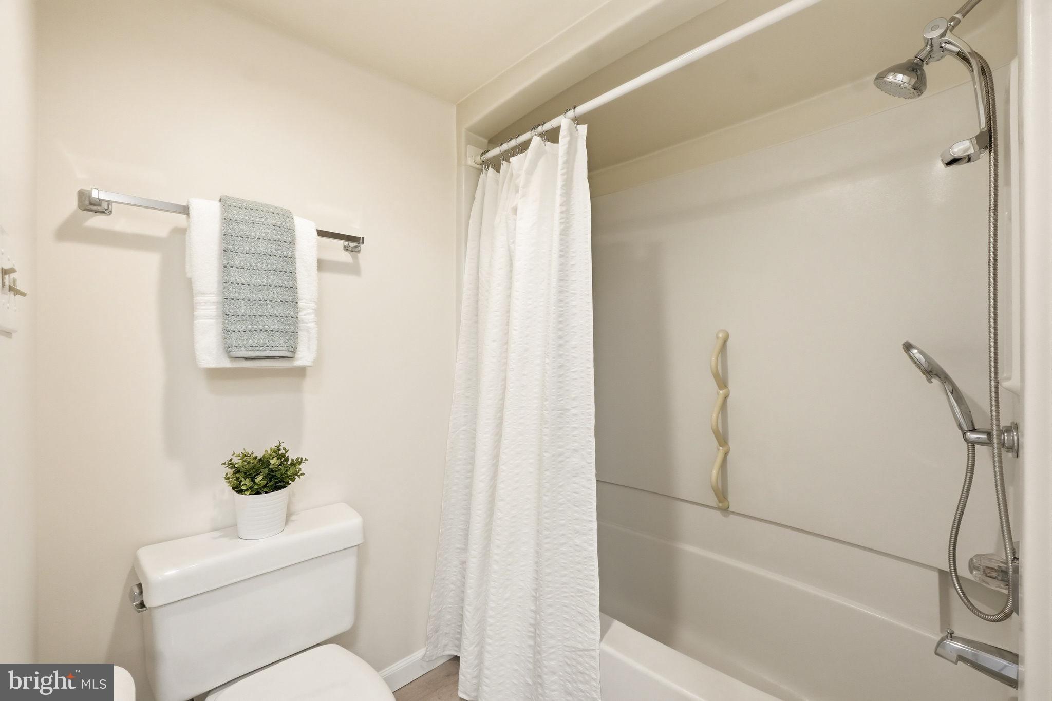 LEISURE WORLD - Residential
