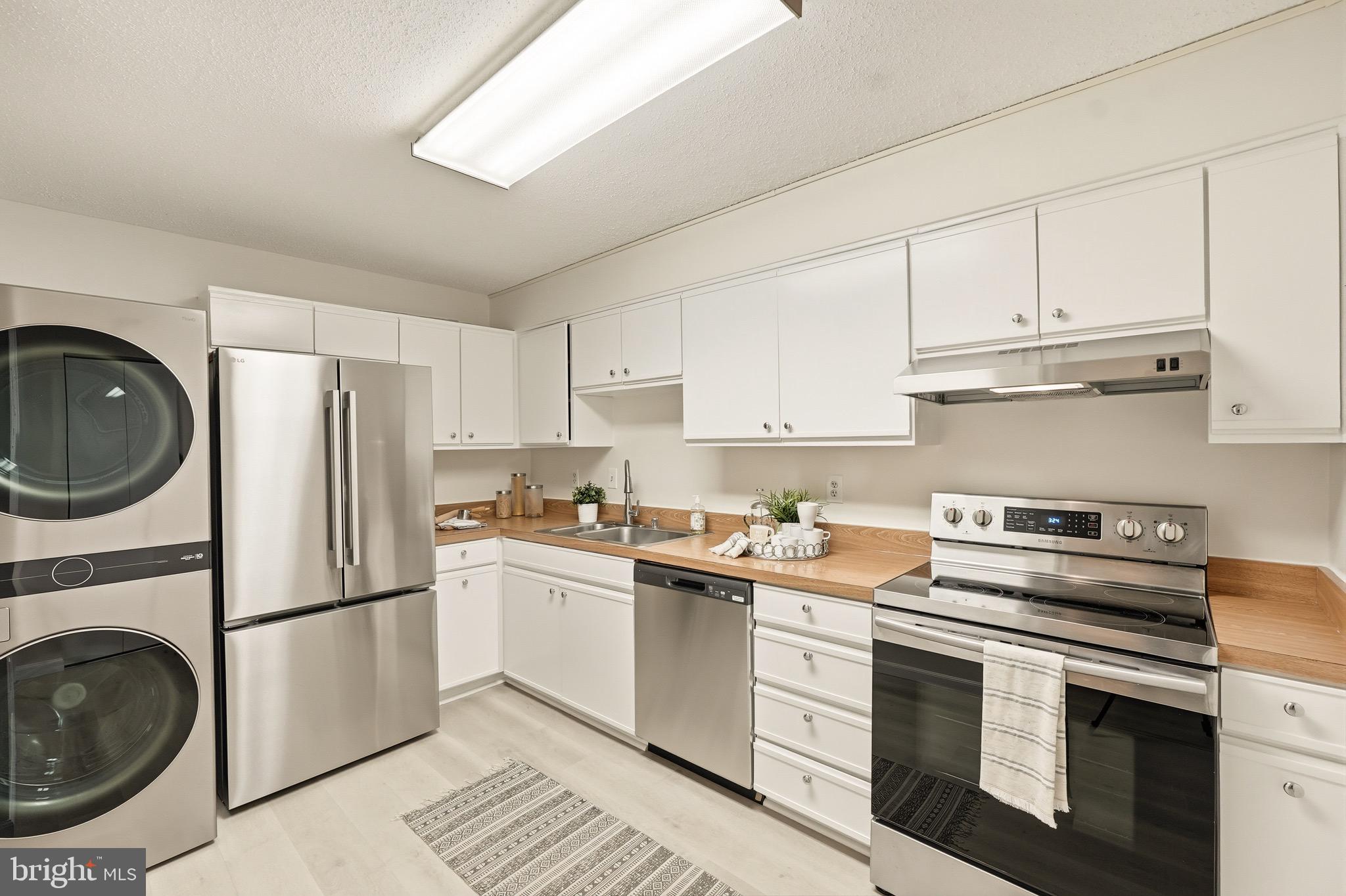 LEISURE WORLD - Residential