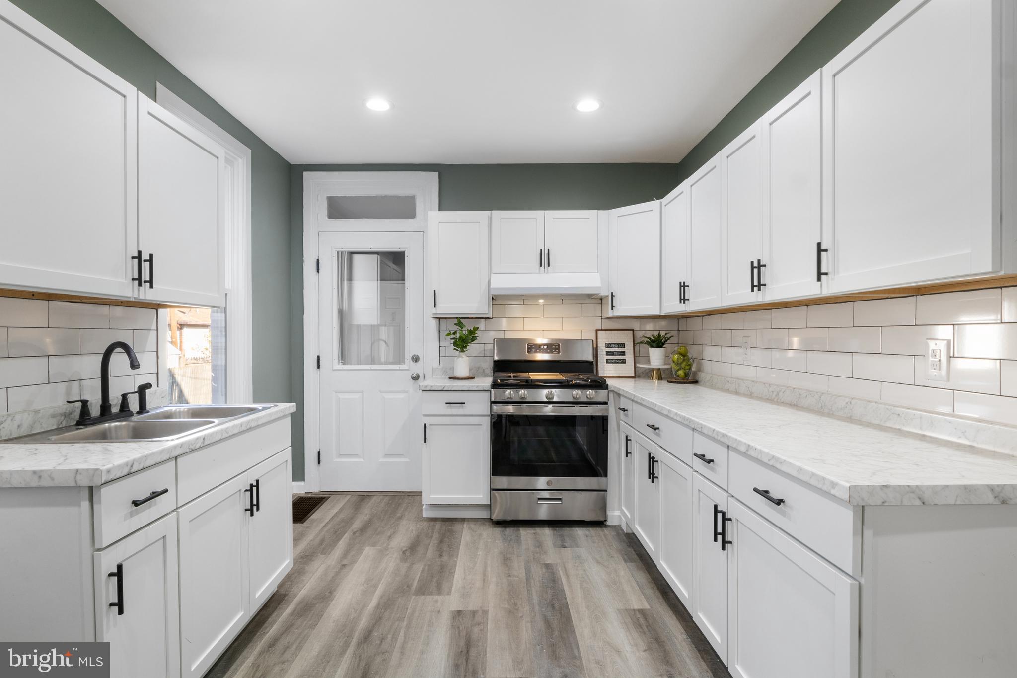 NORTH YORK - Residential