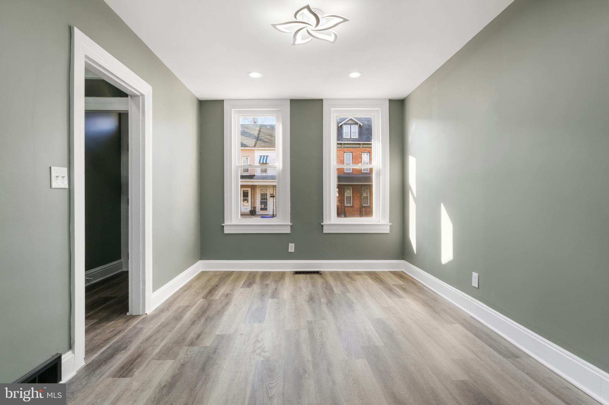 NORTH YORK - Residential