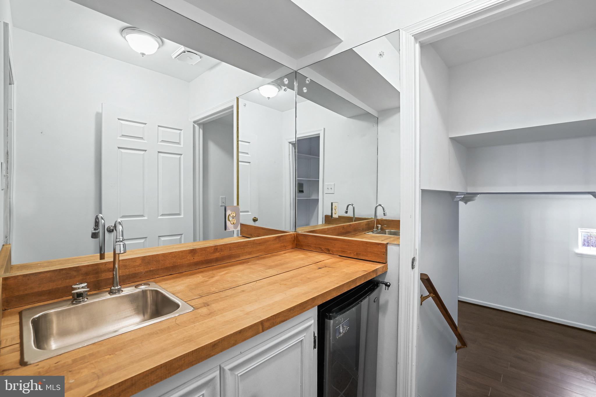 ADAMS HOUSE - Residential