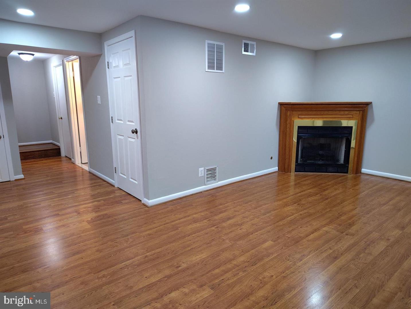 LAKE RIDGE - Residential Lease