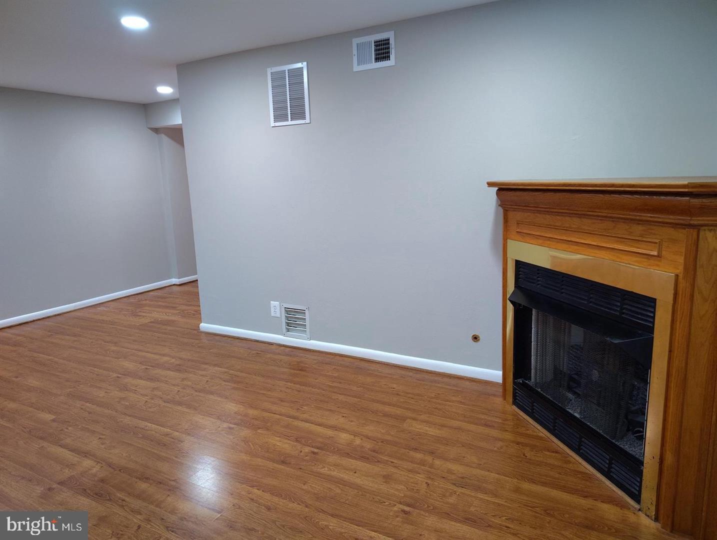 LAKE RIDGE - Residential Lease