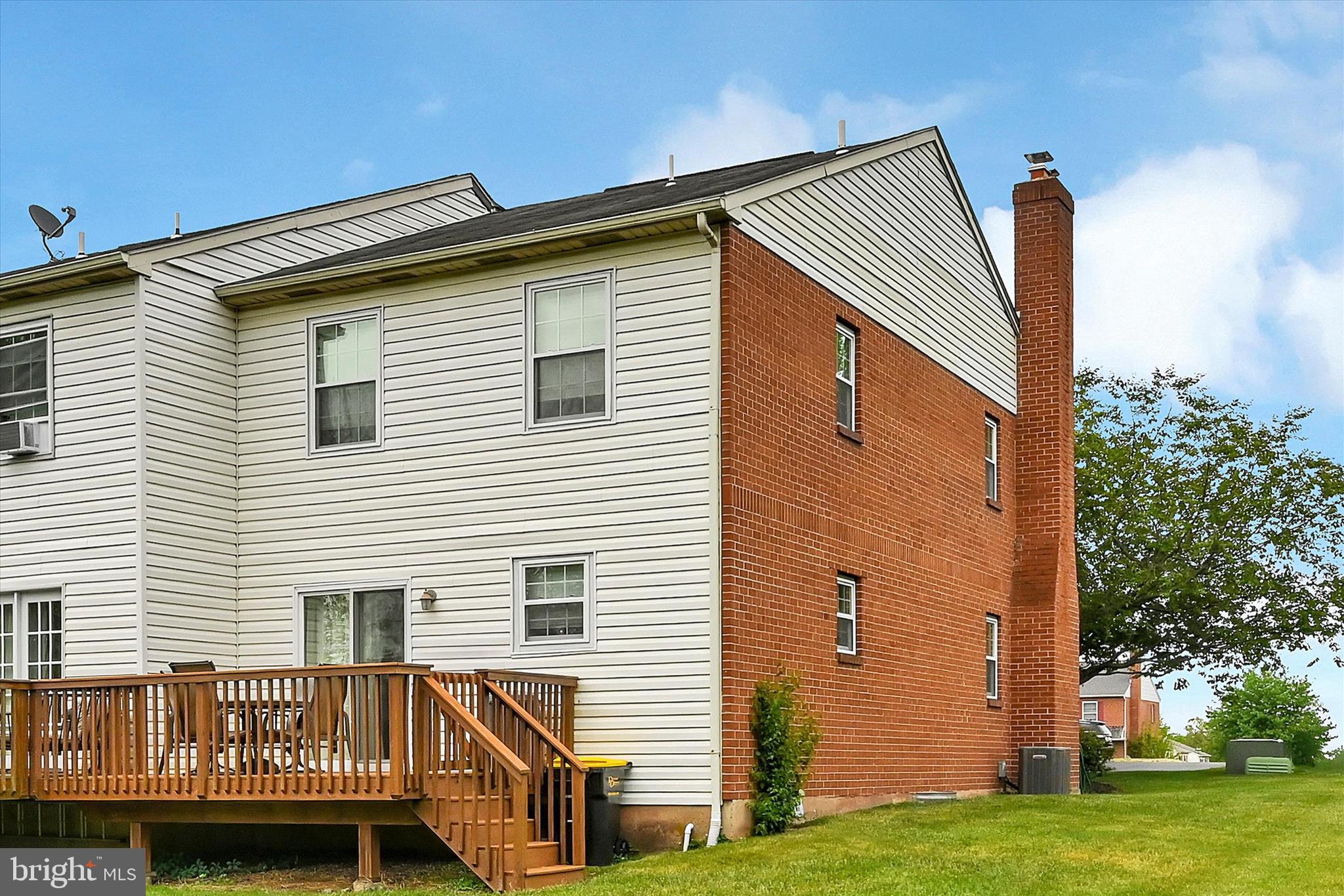 VILLAGE GREEN - Residential