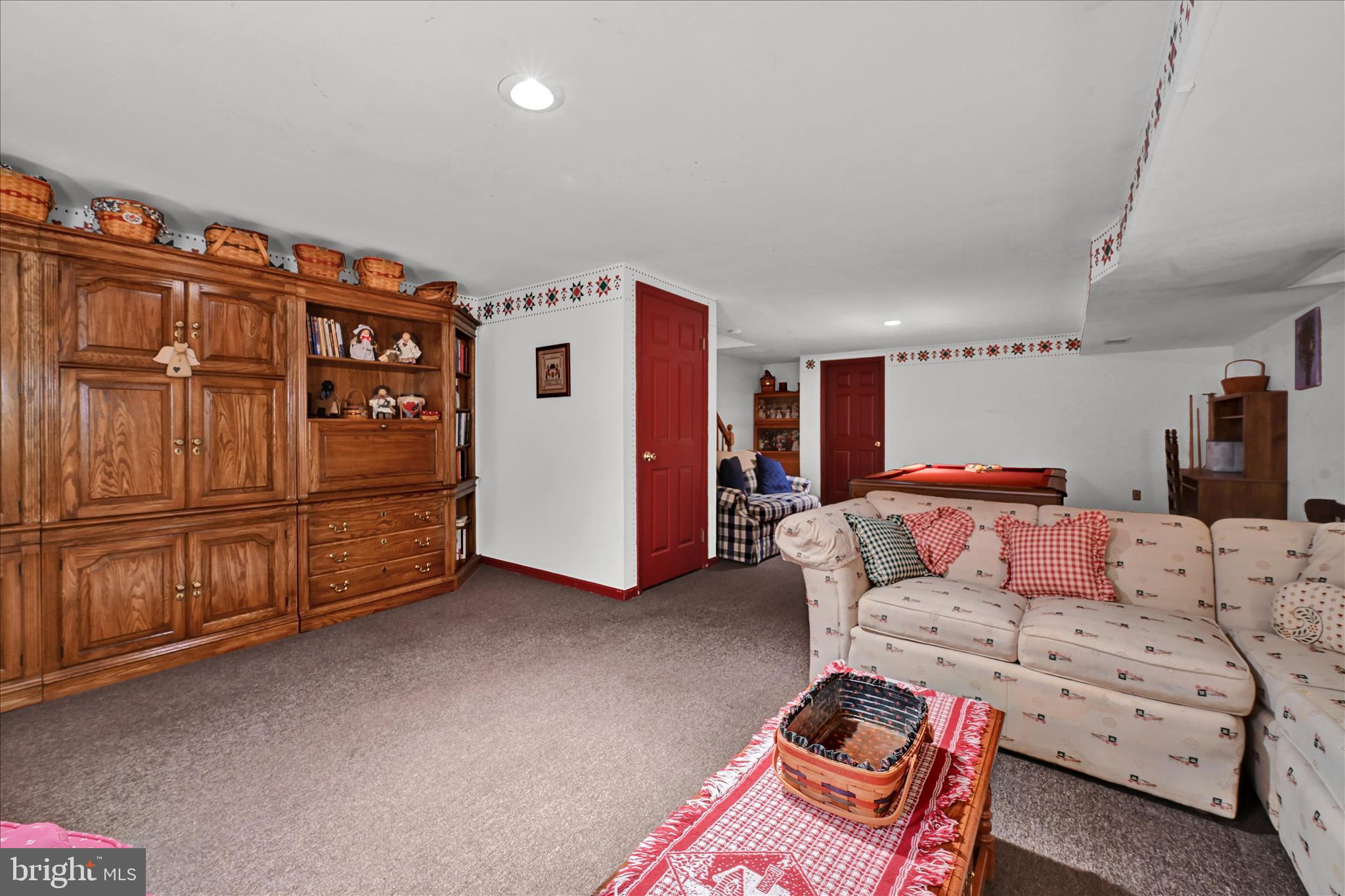 VILLAGE GREEN - Residential