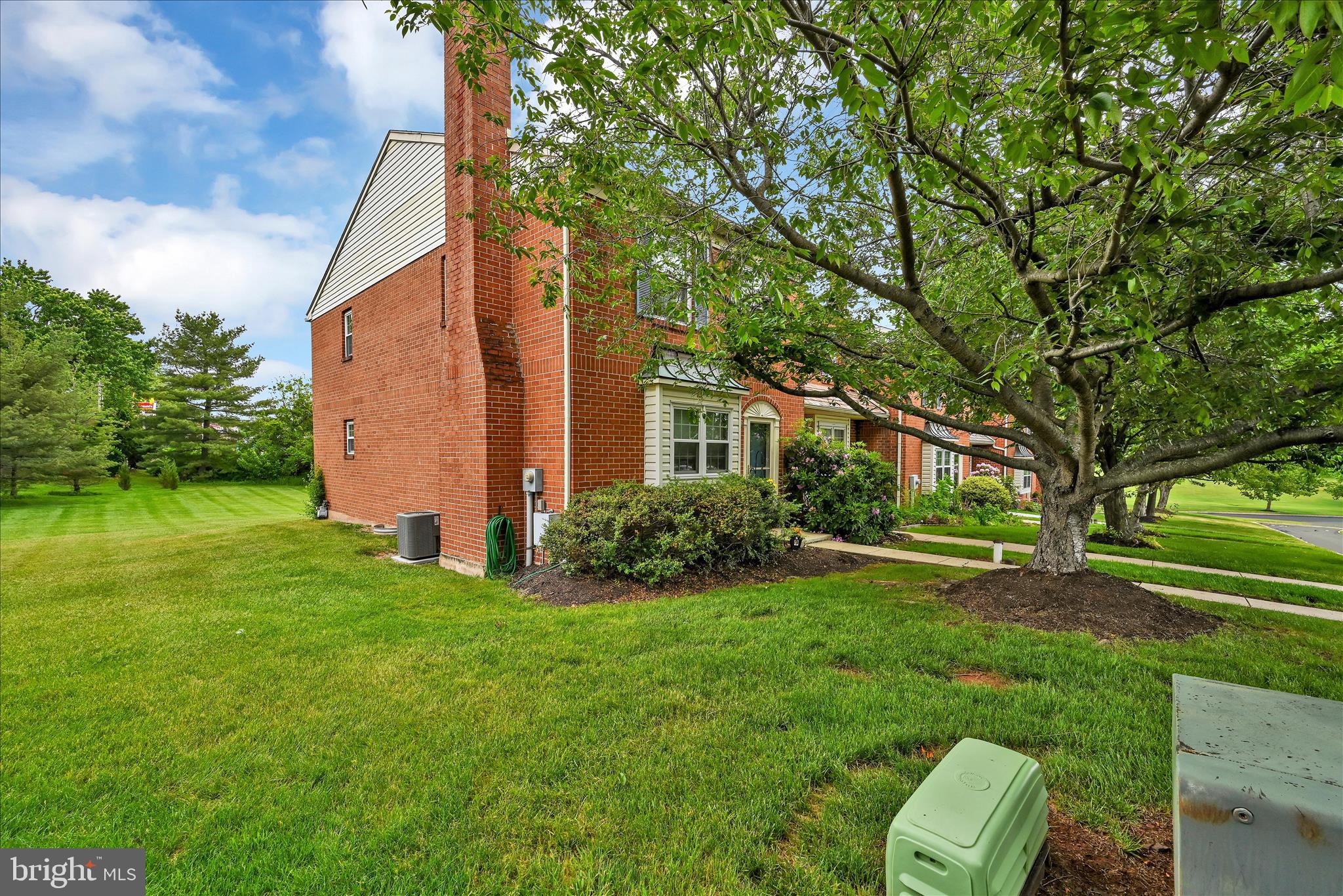 VILLAGE GREEN - Residential