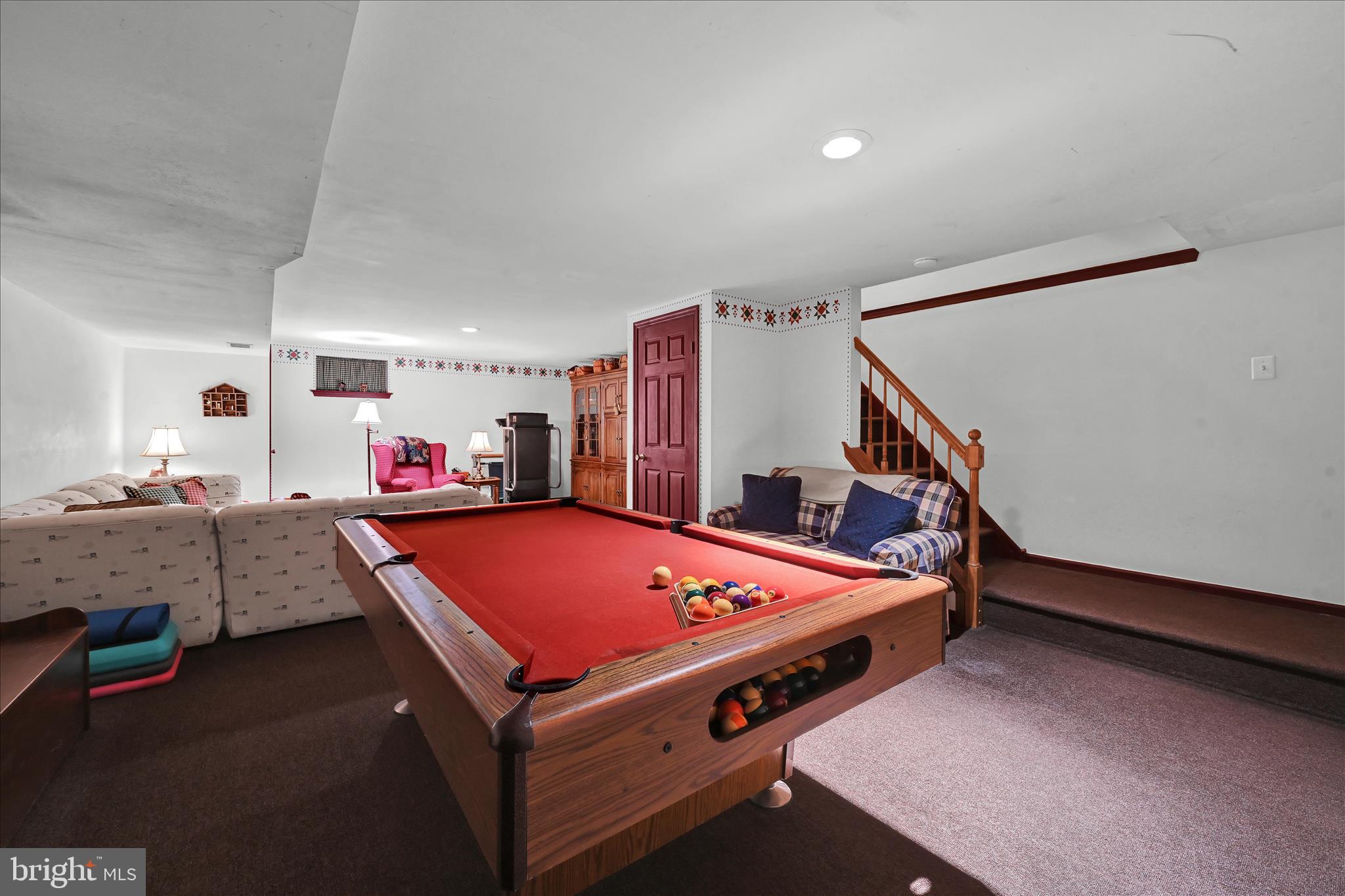 VILLAGE GREEN - Residential