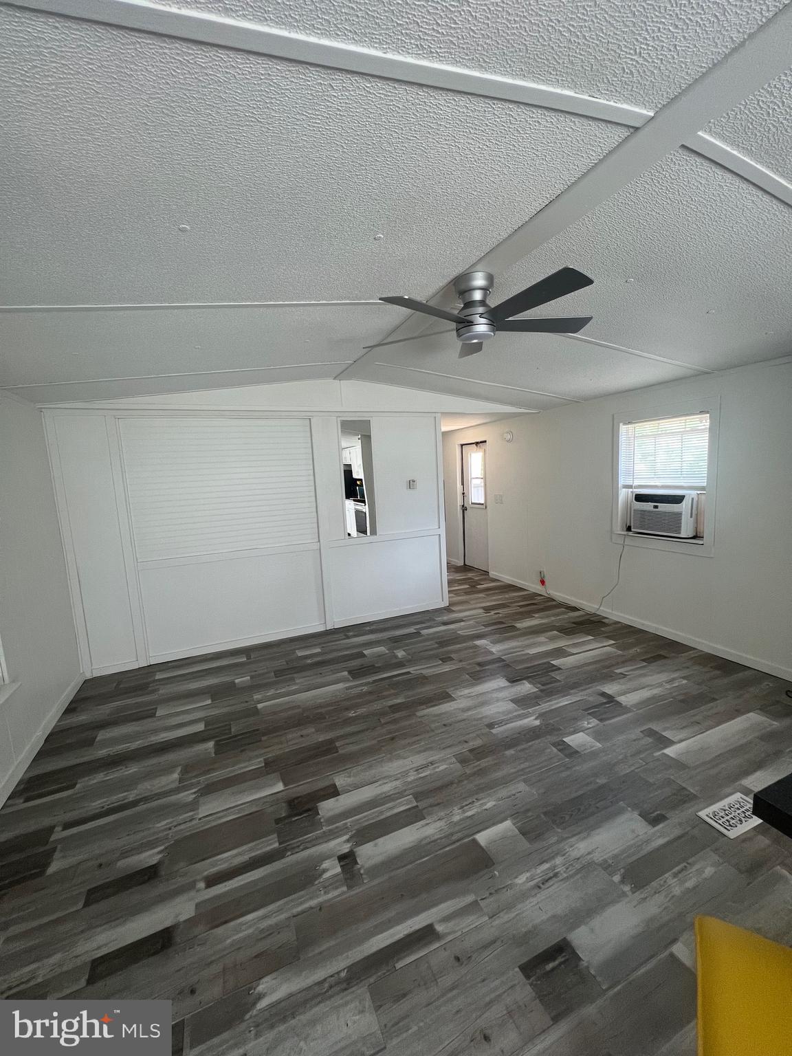 PARADISE POINT - Residential