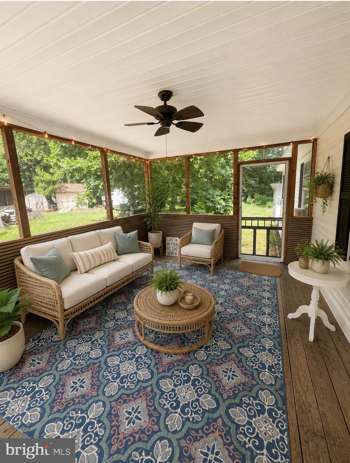 PARADISE POINT - Residential