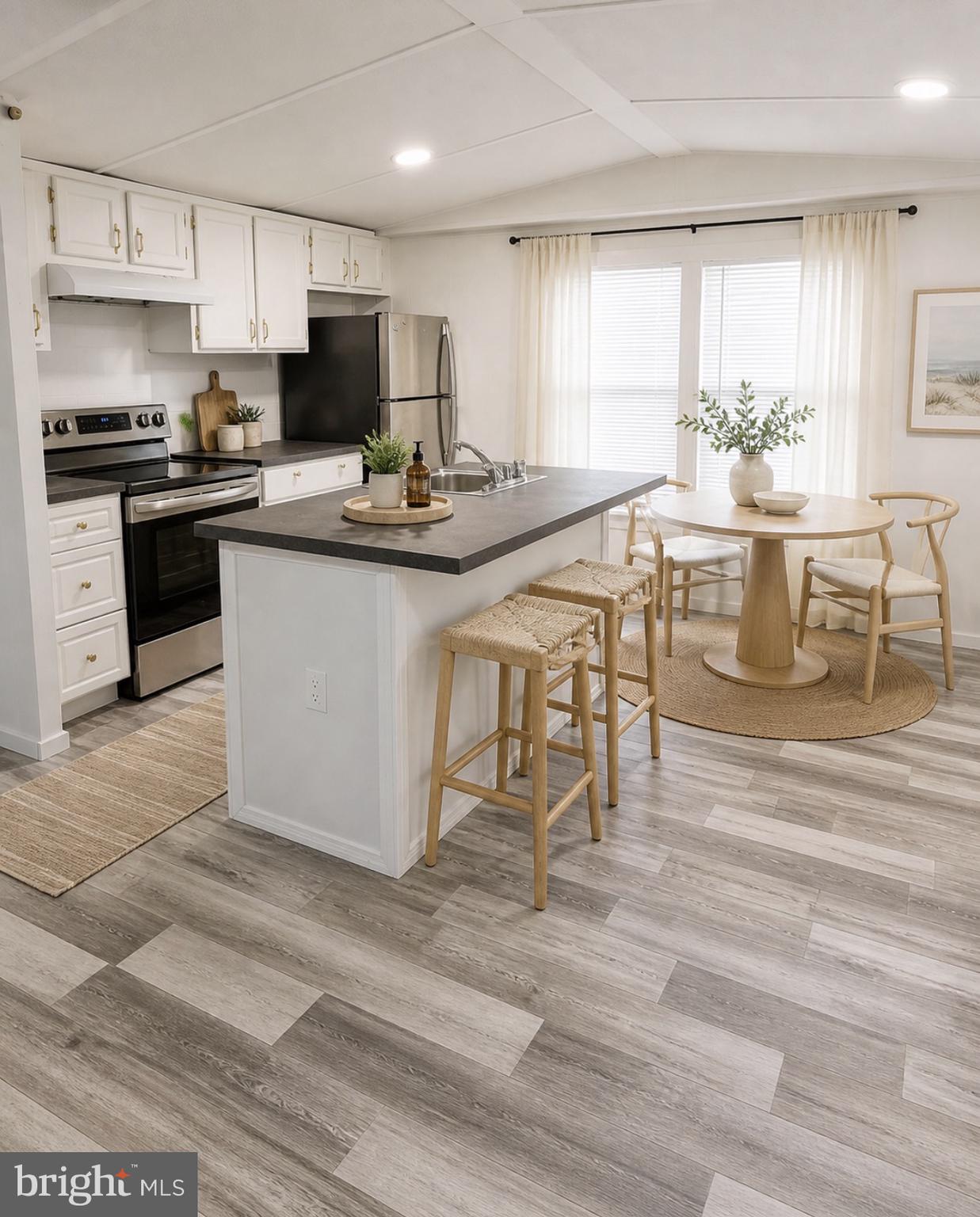 PARADISE POINT - Residential