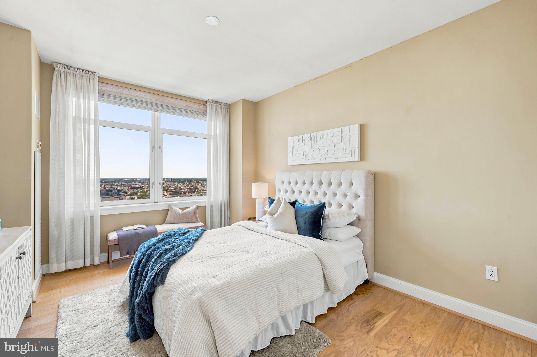 AVENUE OF THE ARTS - Residential