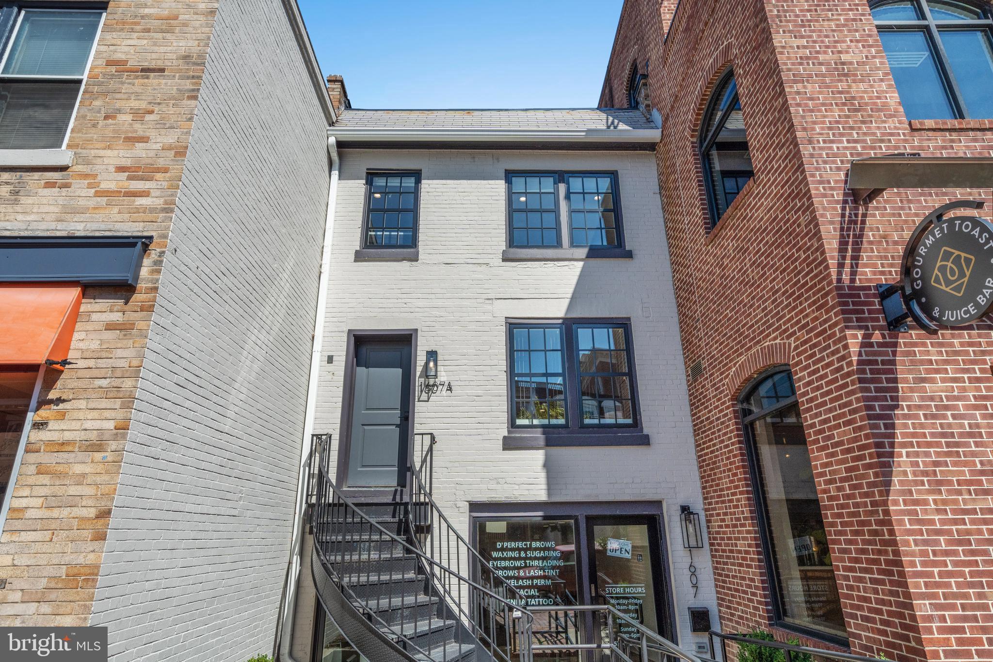 OLD TOWN - Commercial Sale