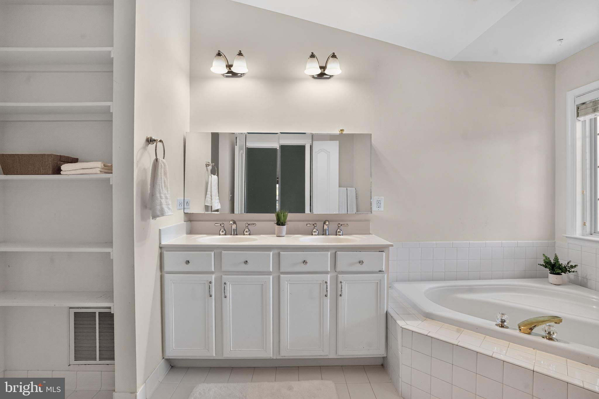 PT ROCKVILLE TWN RES 3 - Residential