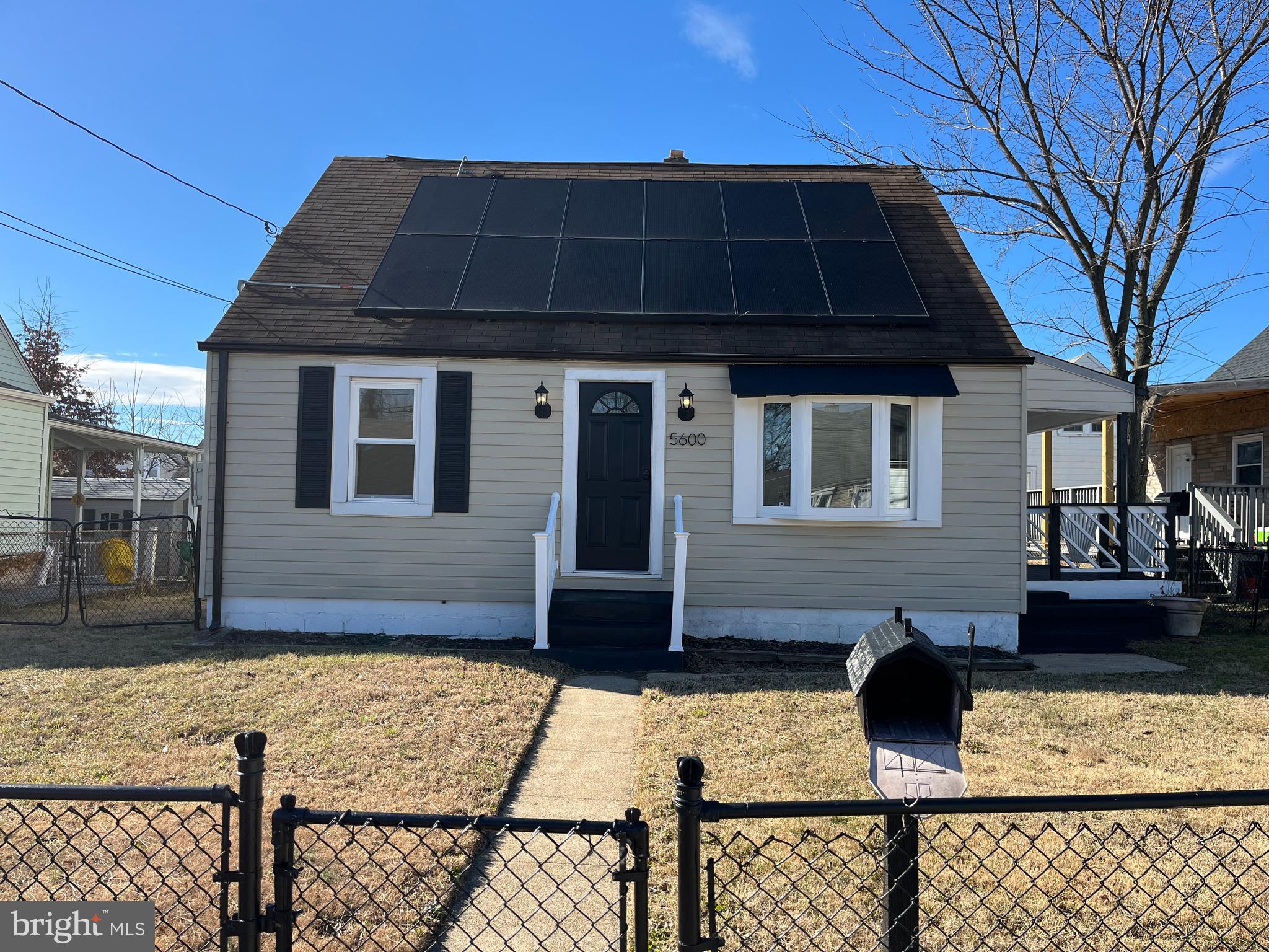 COLONIAL HOUSING - Residential