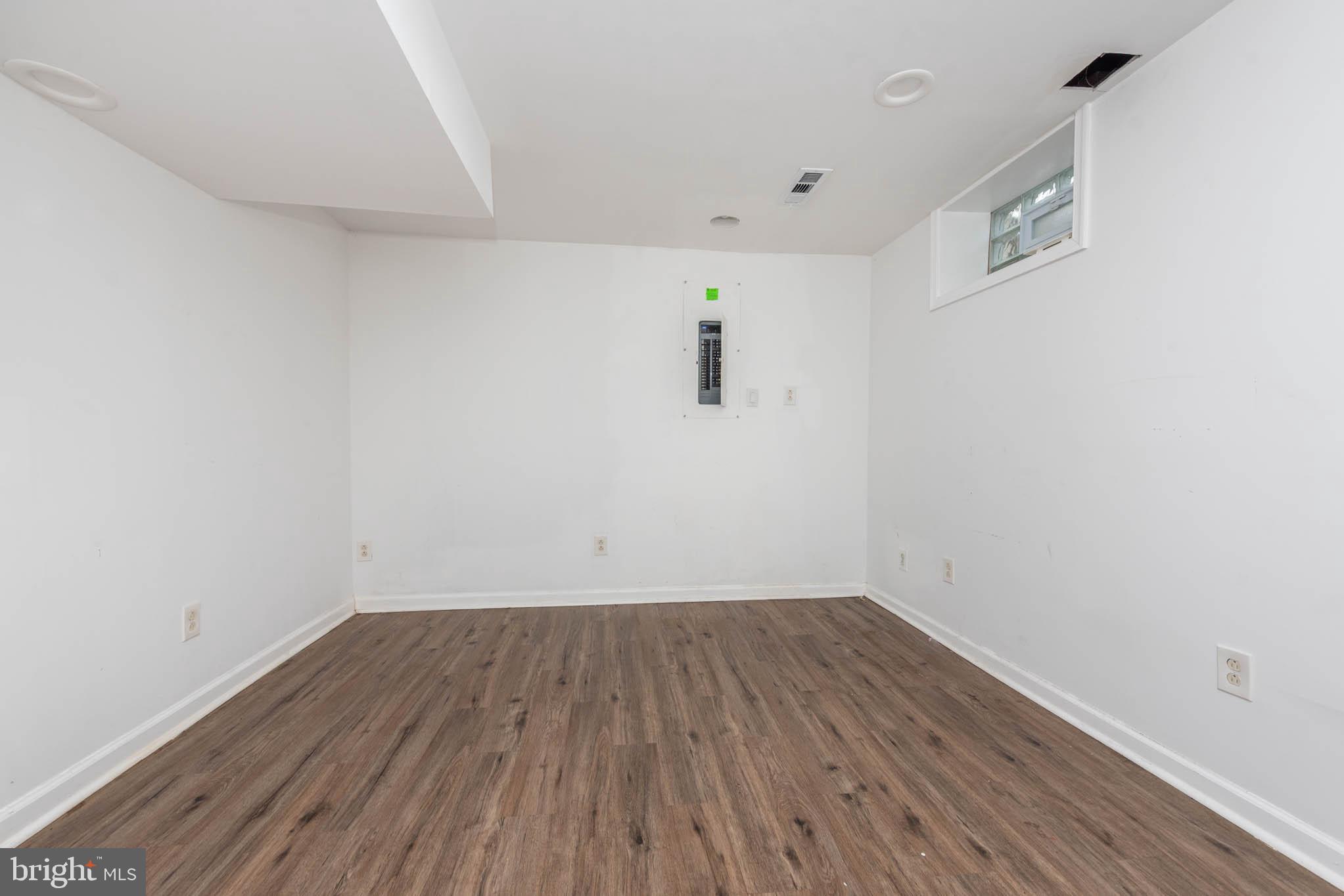 GLENDALE - Residential Income