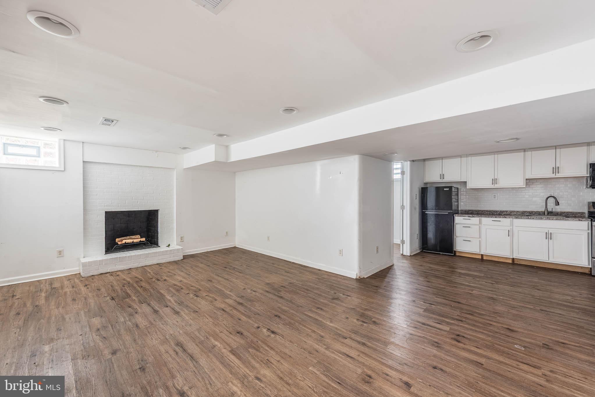 GLENDALE - Residential Income