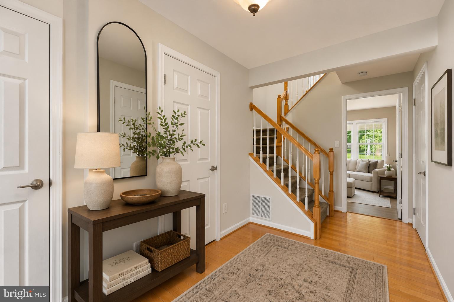 ROUND HILL - Residential