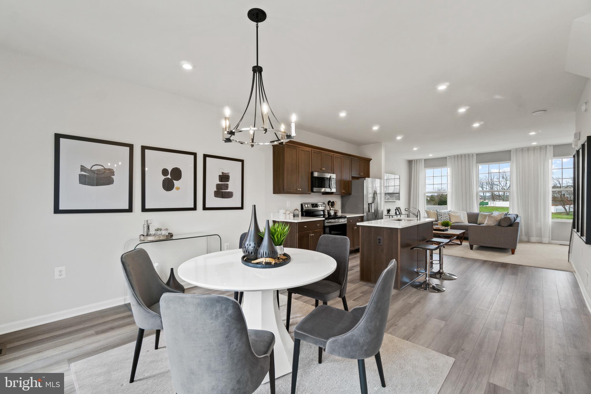 PRESIDENTS POINTE - Residential