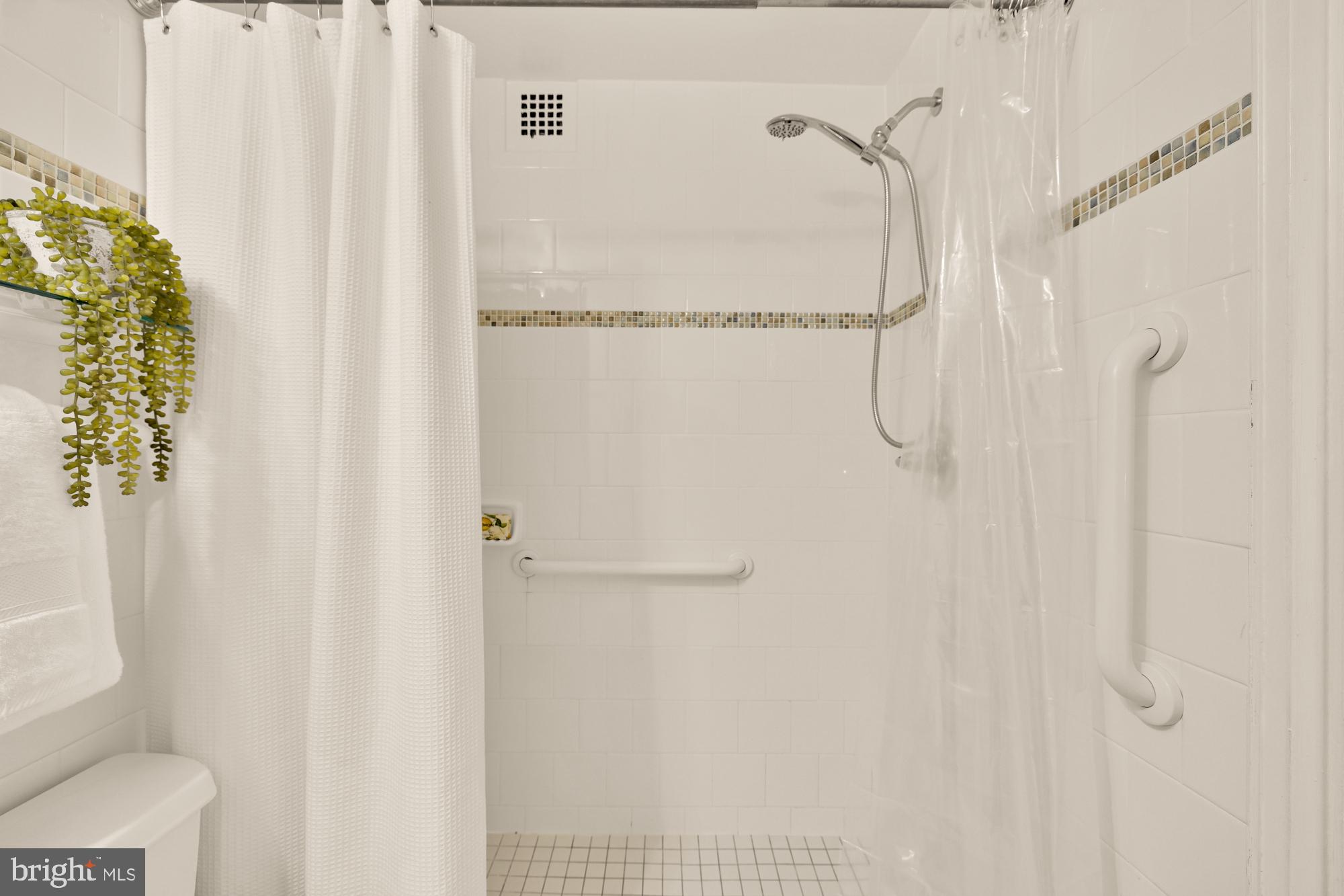 KENWOOD PLACE - Residential