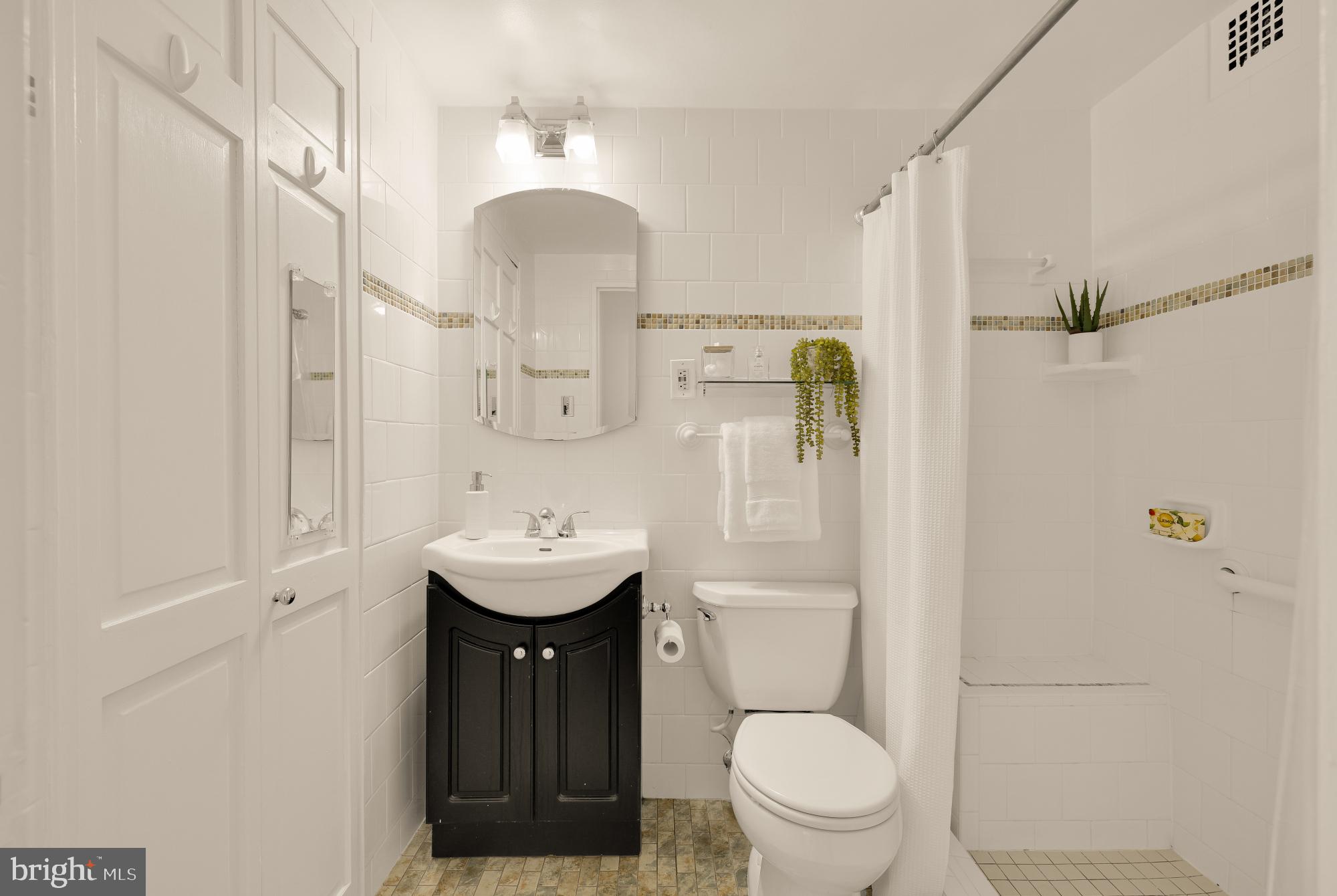 KENWOOD PLACE - Residential