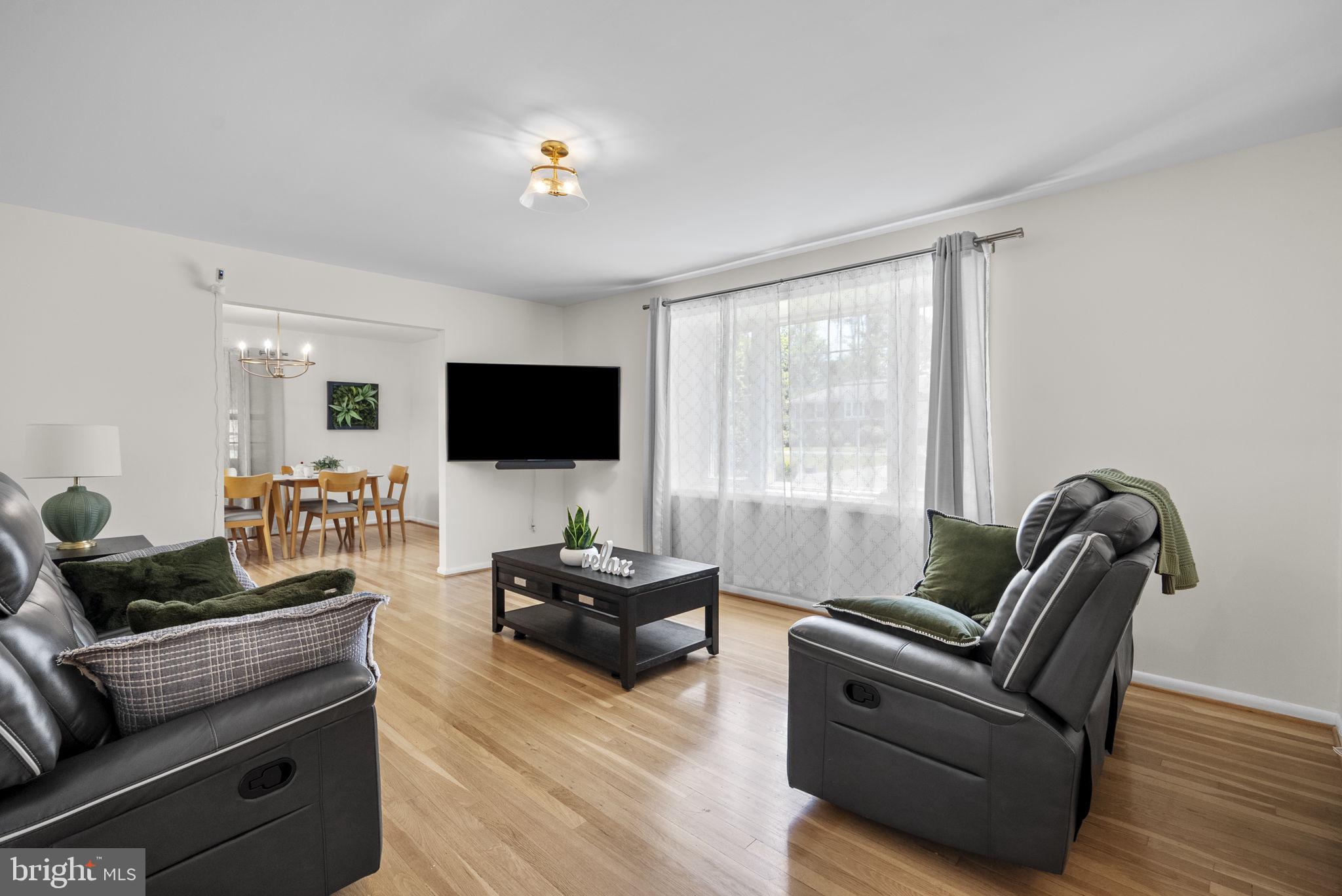 WILLIAMSBURG VILLAGE - Residential