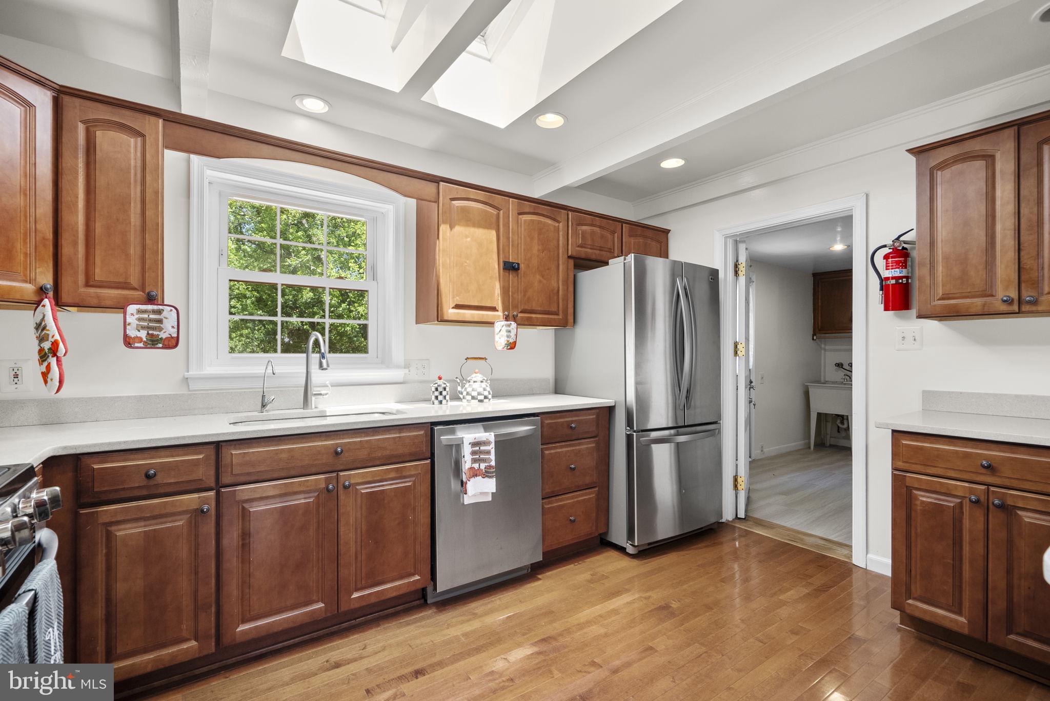 WILLIAMSBURG VILLAGE - Residential