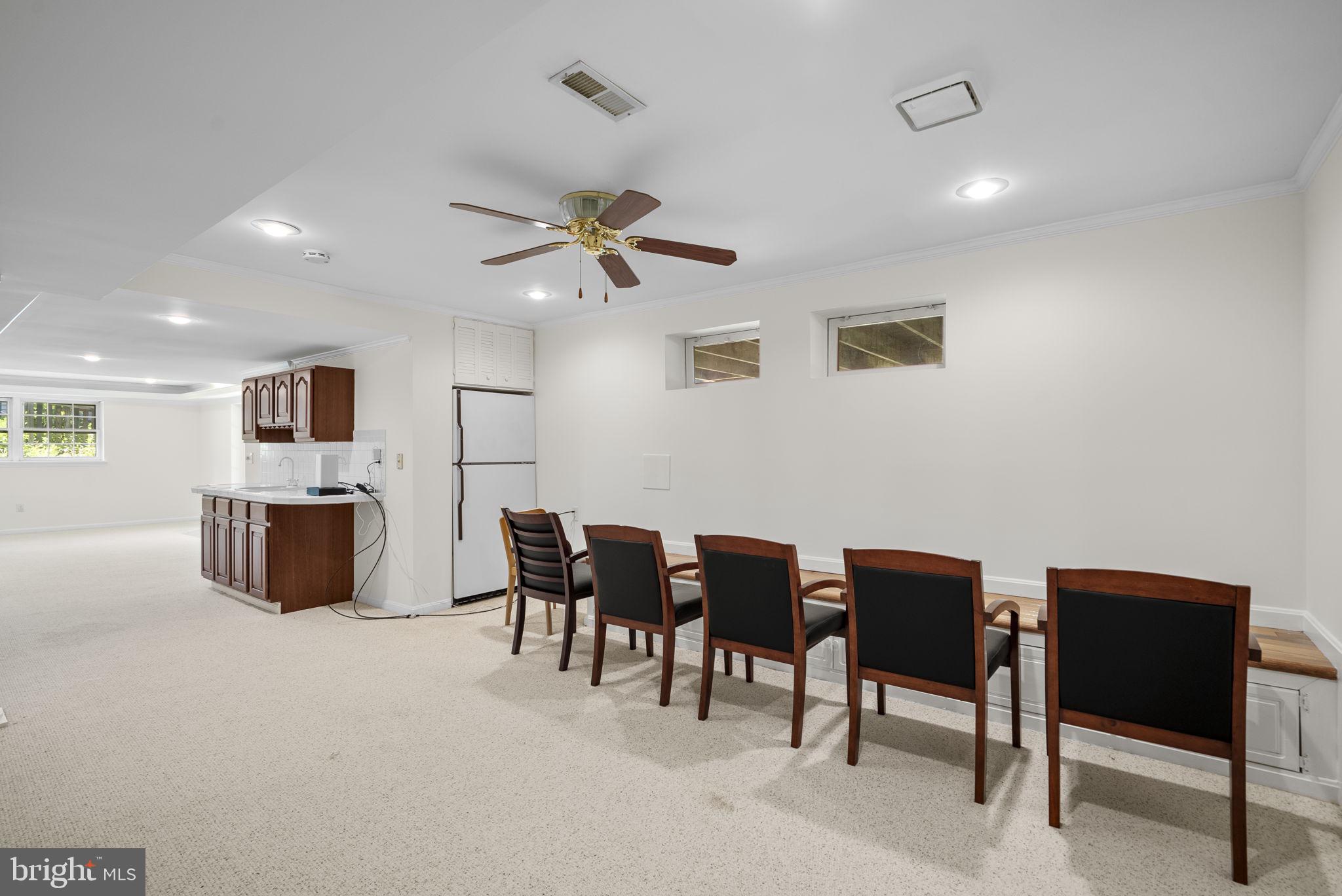 WILLIAMSBURG VILLAGE - Residential