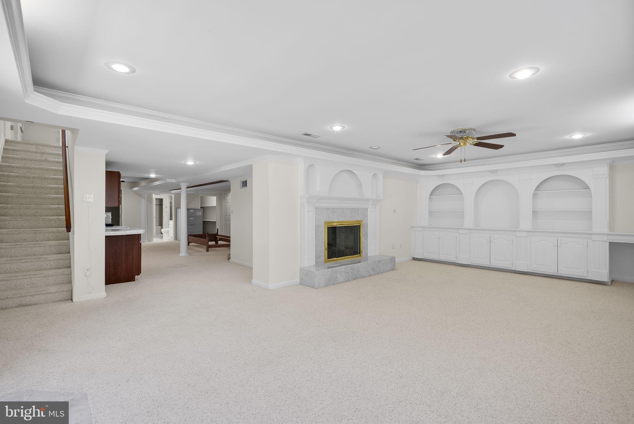 WILLIAMSBURG VILLAGE - Residential