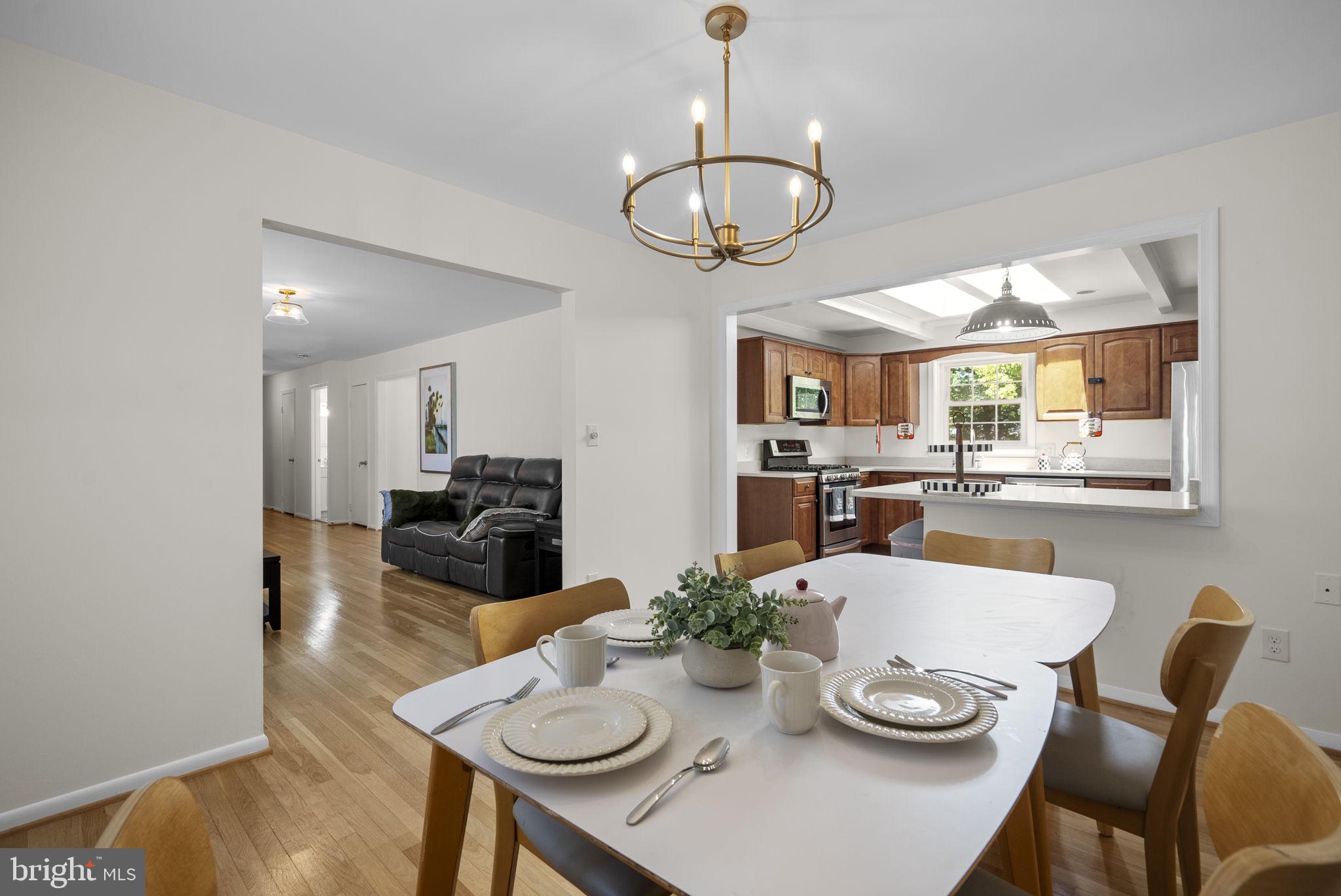 WILLIAMSBURG VILLAGE - Residential