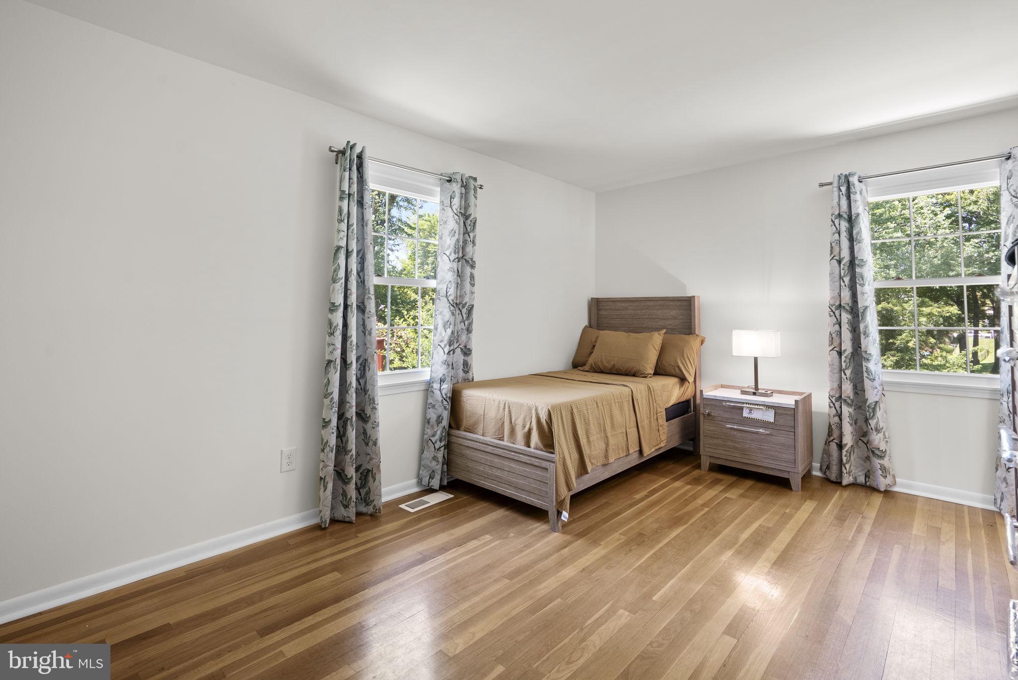 WILLIAMSBURG VILLAGE - Residential