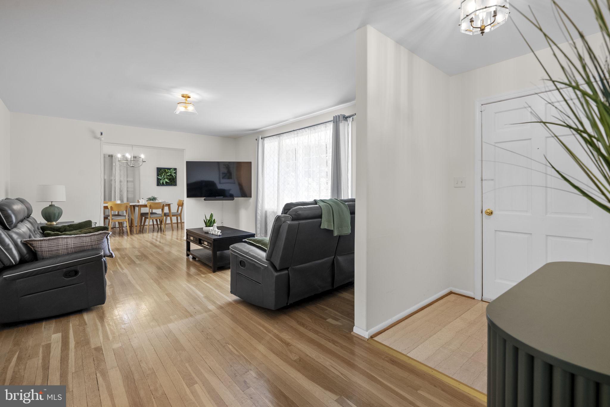 WILLIAMSBURG VILLAGE - Residential