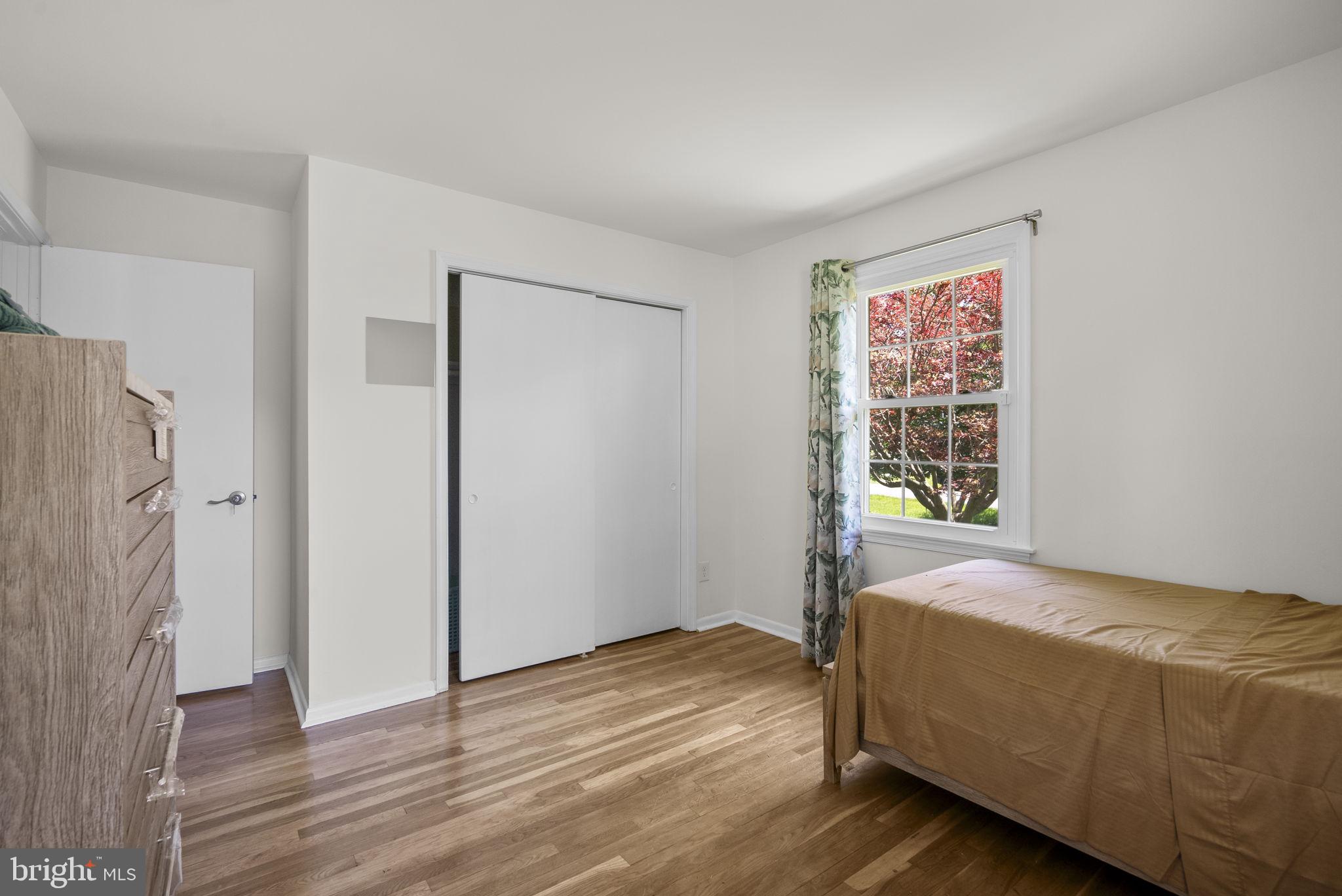 WILLIAMSBURG VILLAGE - Residential